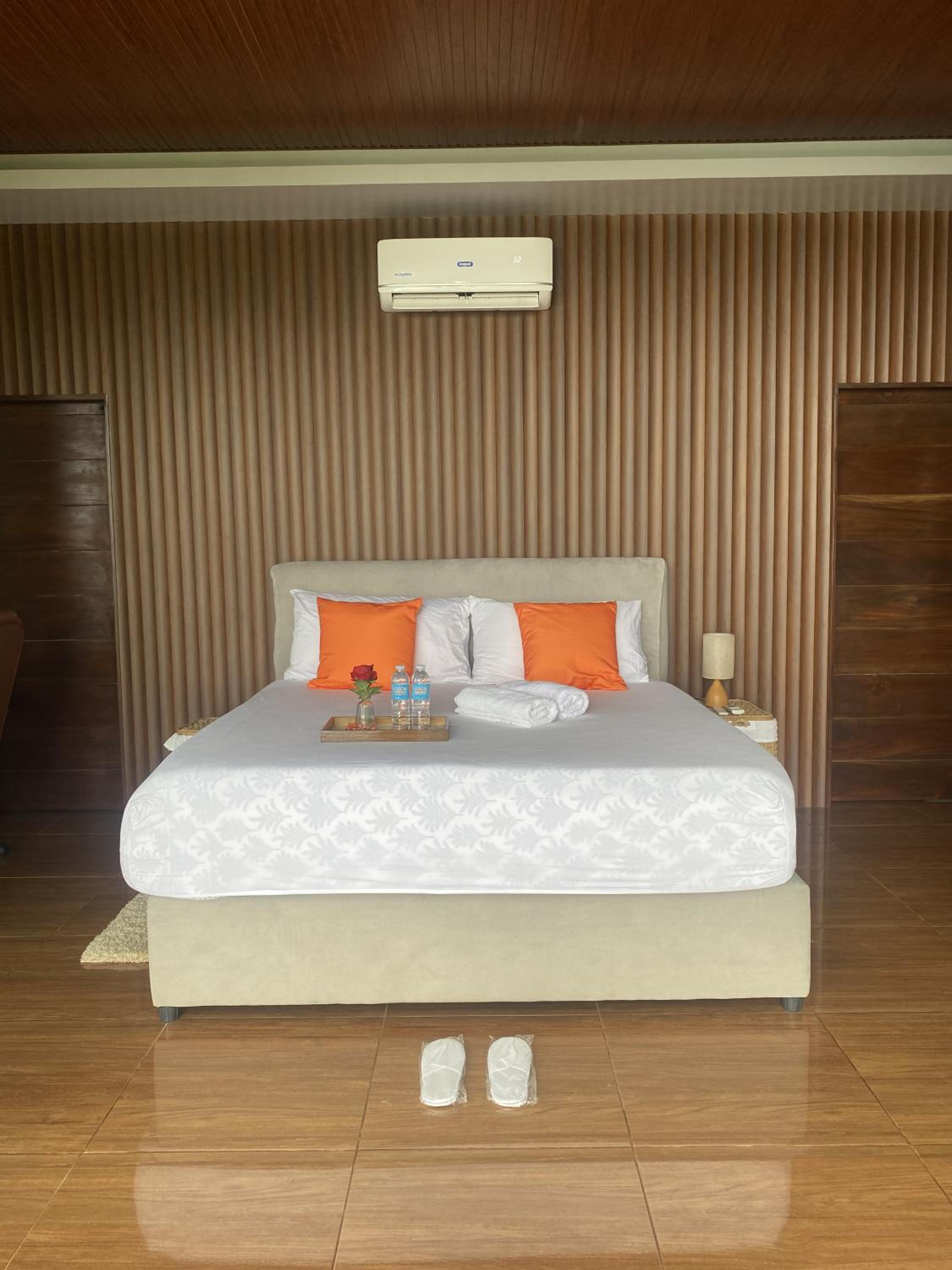 Jako Doma Beachfront Cabana