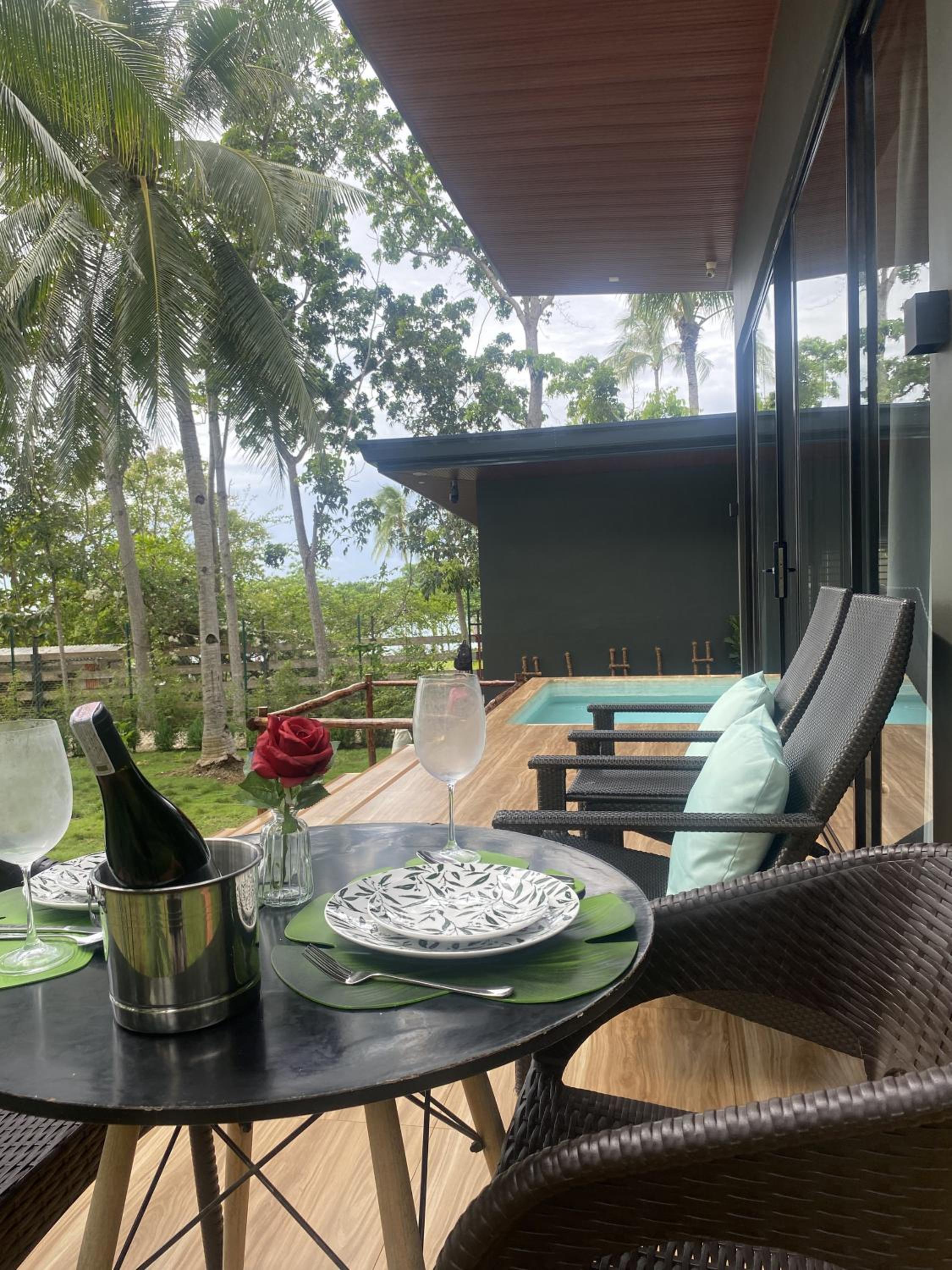Jako Doma Beachfront Cabana