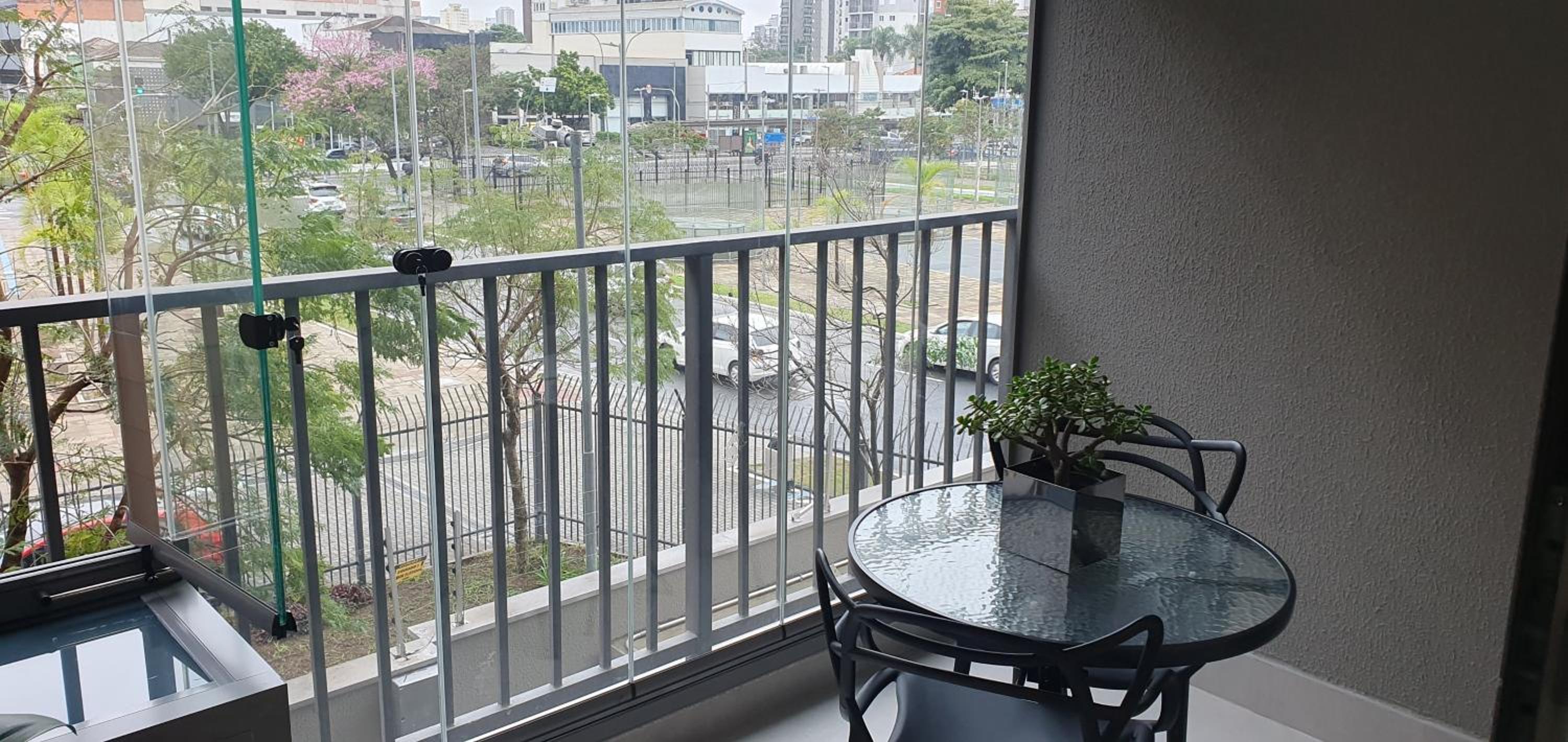 Moema novinho garagem em frente Metro Shopping
