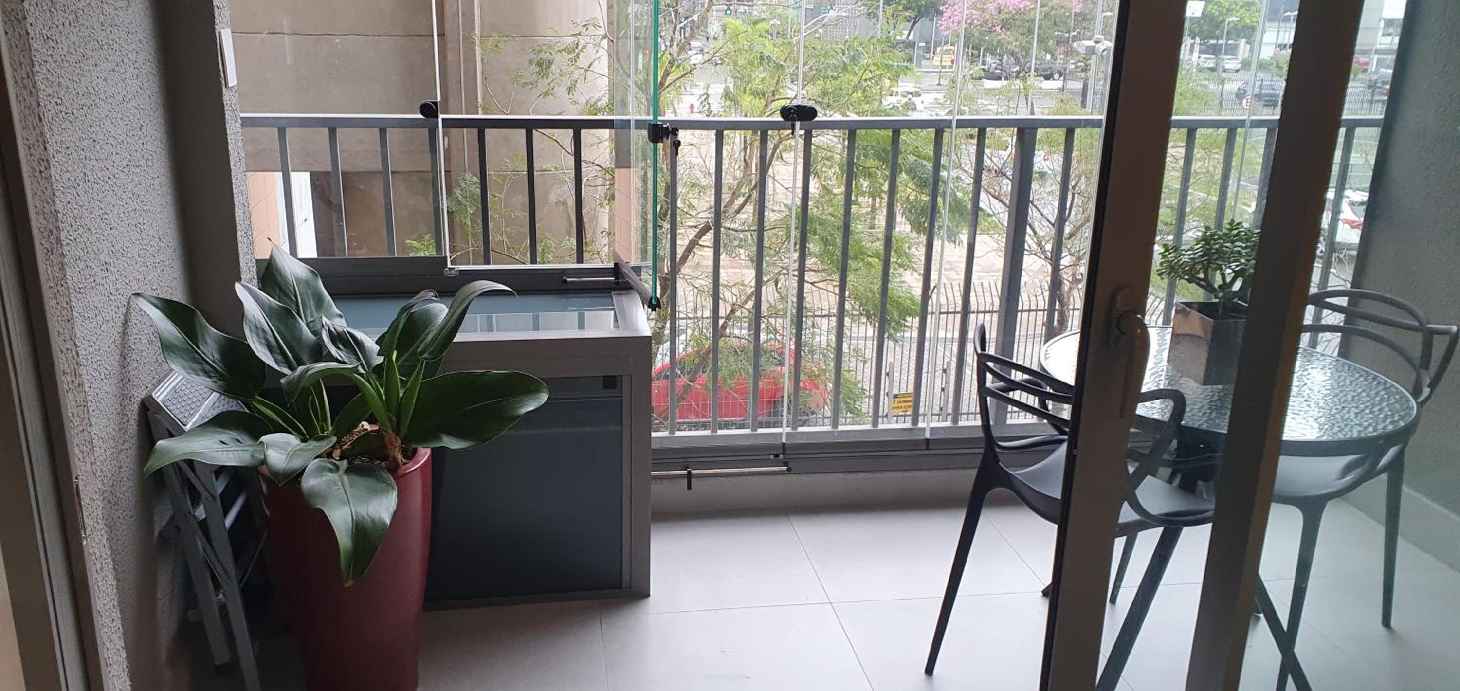 Moema novinho garagem em frente Metro Shopping