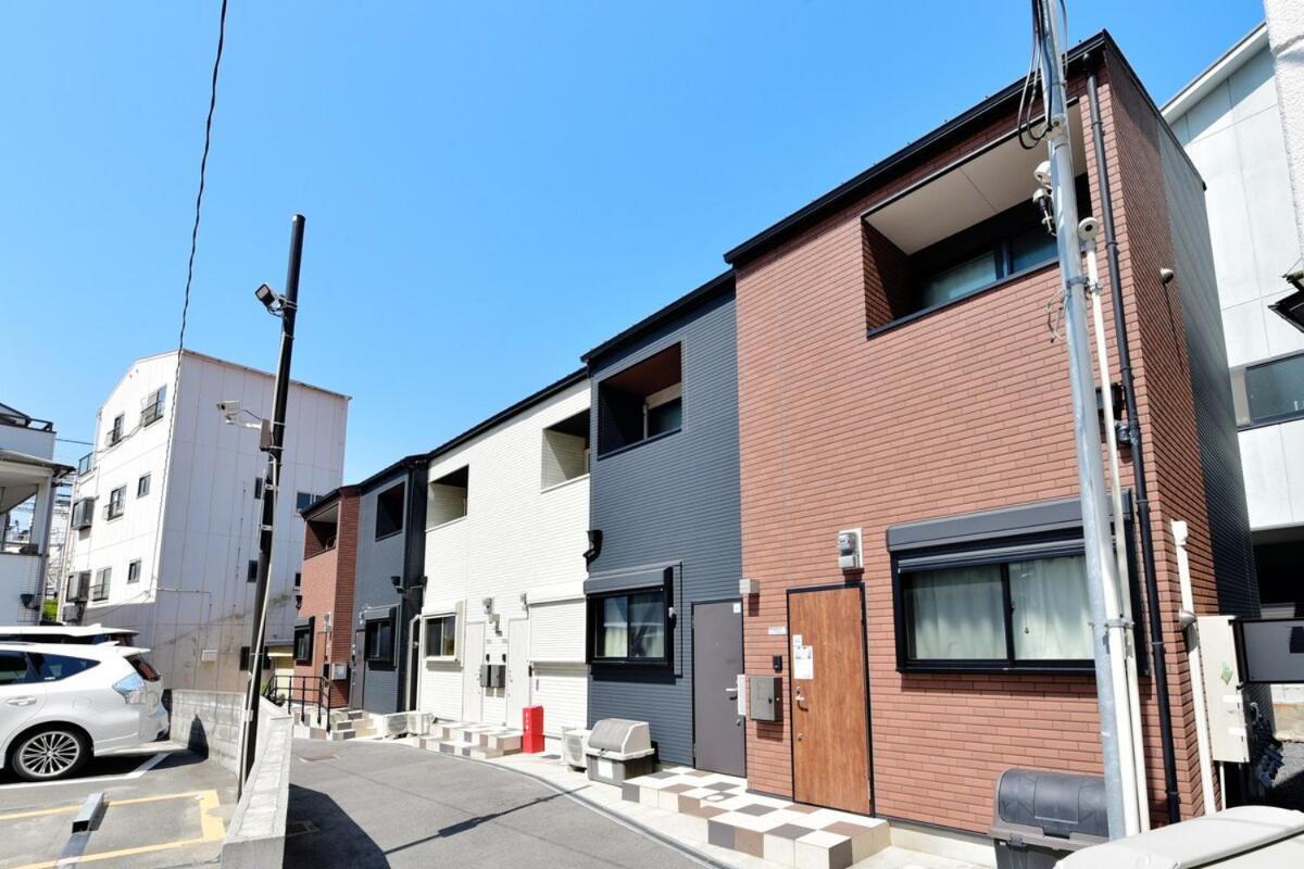 E-NA gesthouse 駅から徒歩3分の便利な立地 USJと難波へ好アクセス 最大5名様までご宿泊可能 Convenient location 3 min walk to station Easy access to USJ and Namba Accommodates up to 5 guests