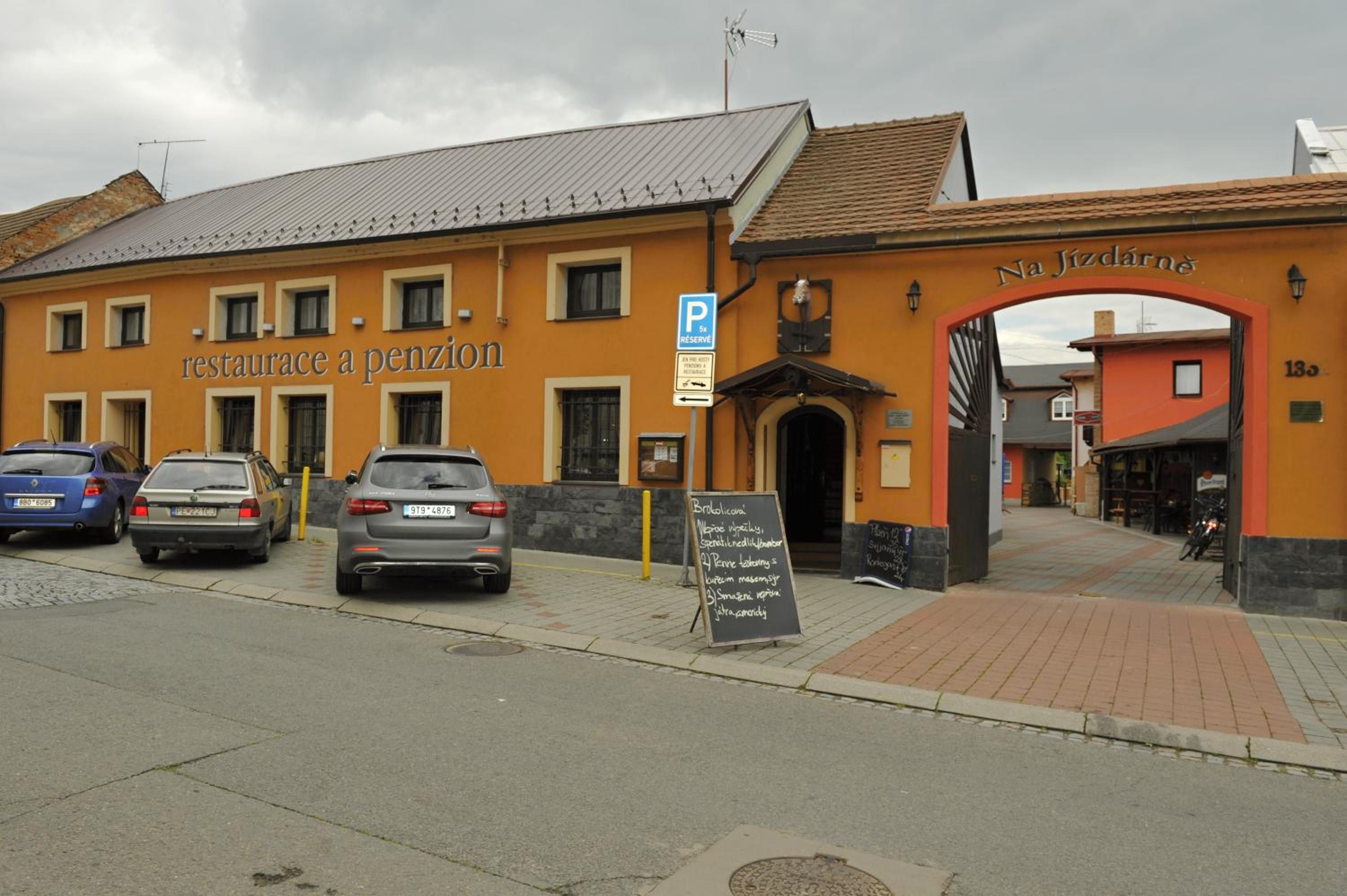 Penzion a Restaurace Na Jízdárně