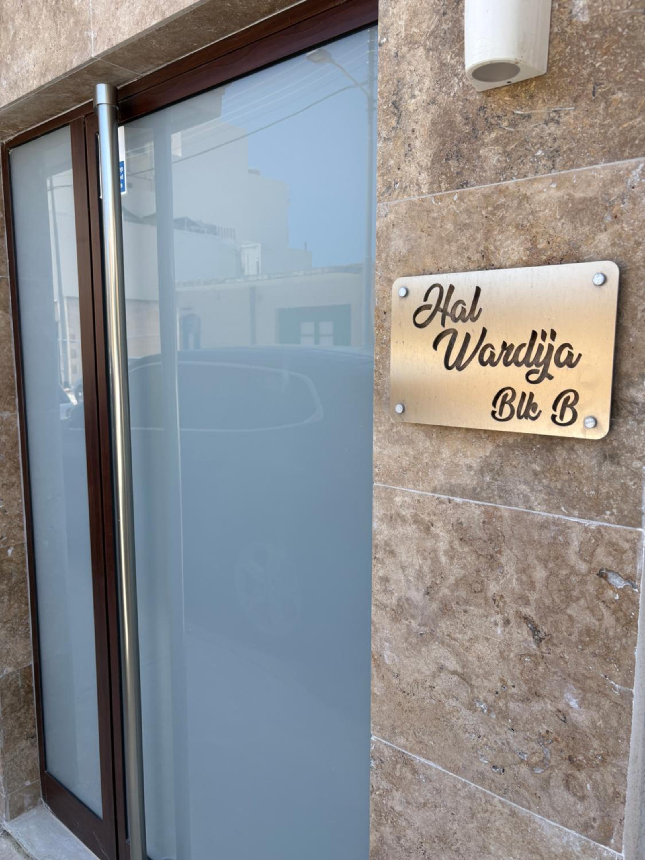 Luxury 3 Bed Apartment with Large Outdoor Pools and Gardens