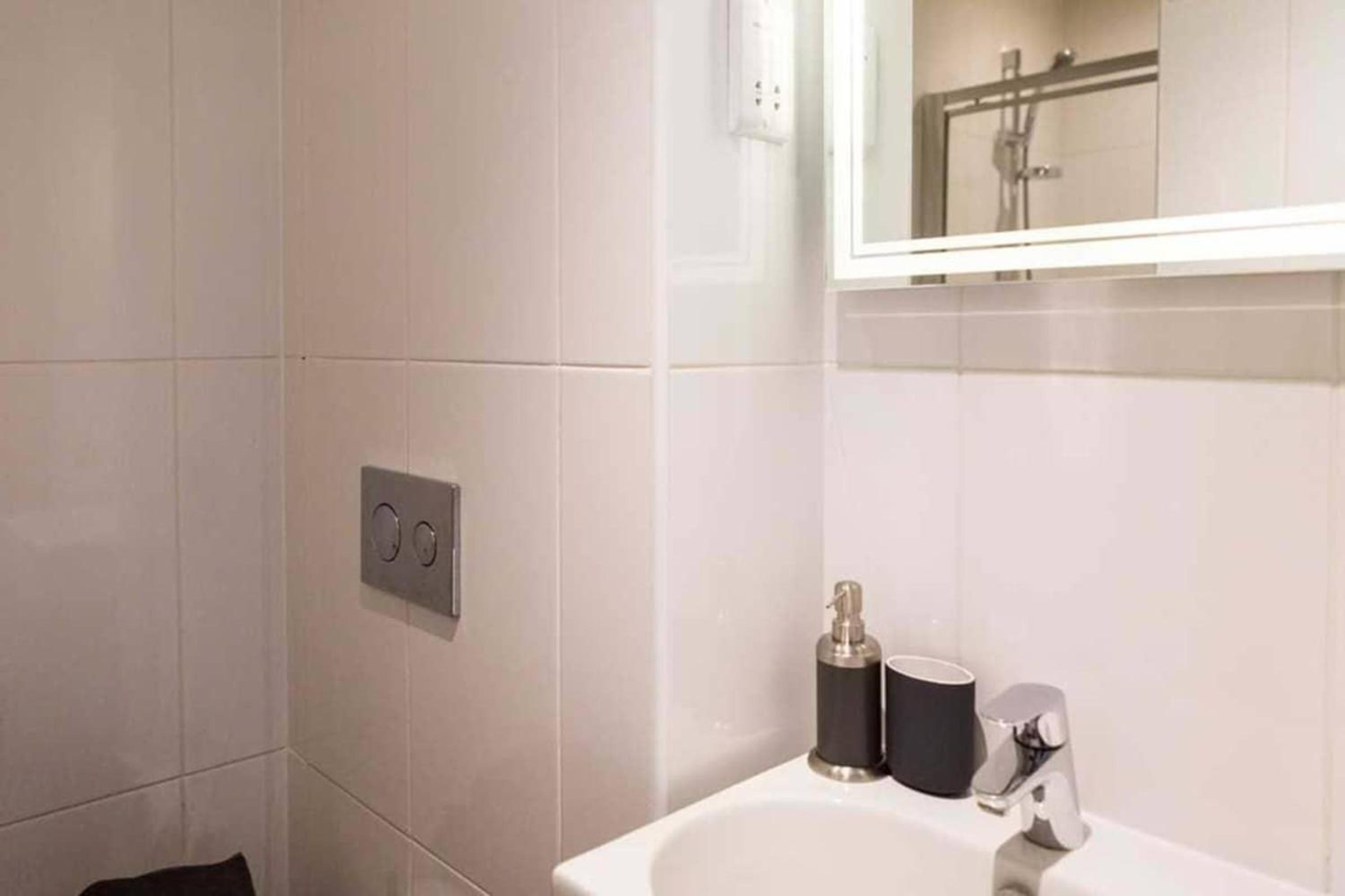 Student Only, Luxury Studio Aldgate Residence