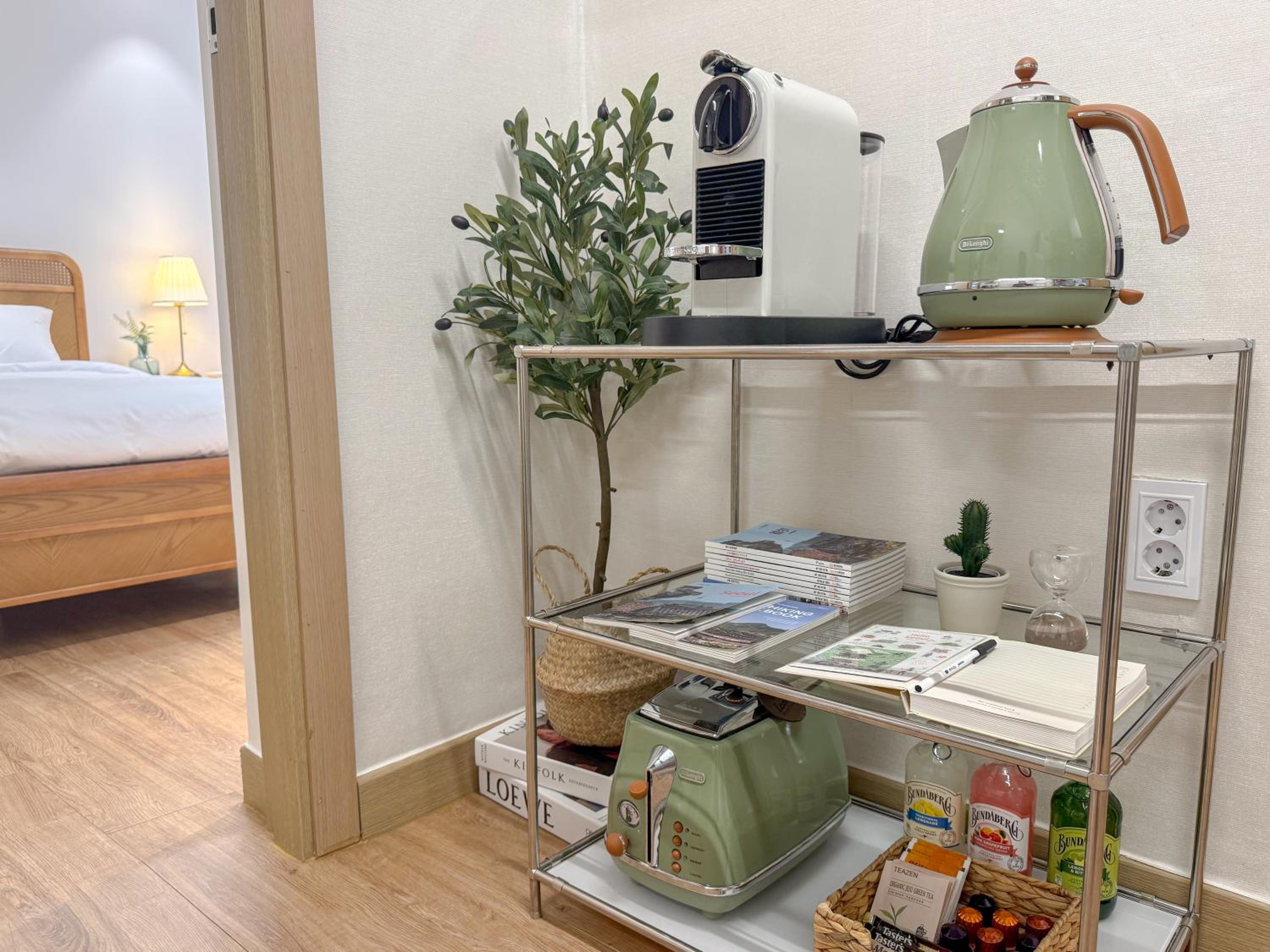 Konkuk University Station 2 Minute Walk Soft Rest in the City Near Seongsu