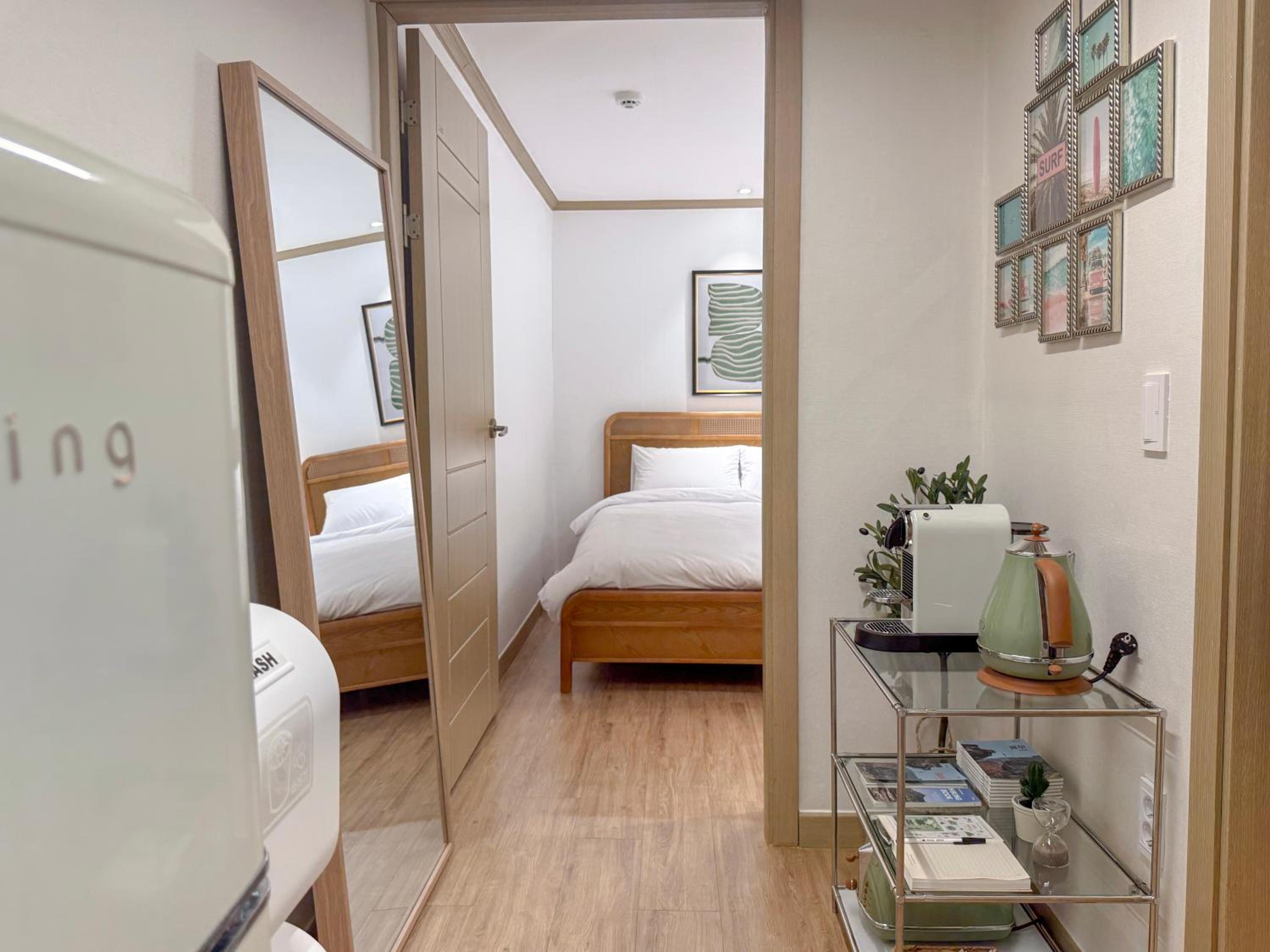 Konkuk University Station 2 Minute Walk Soft Rest in the City Near Seongsu