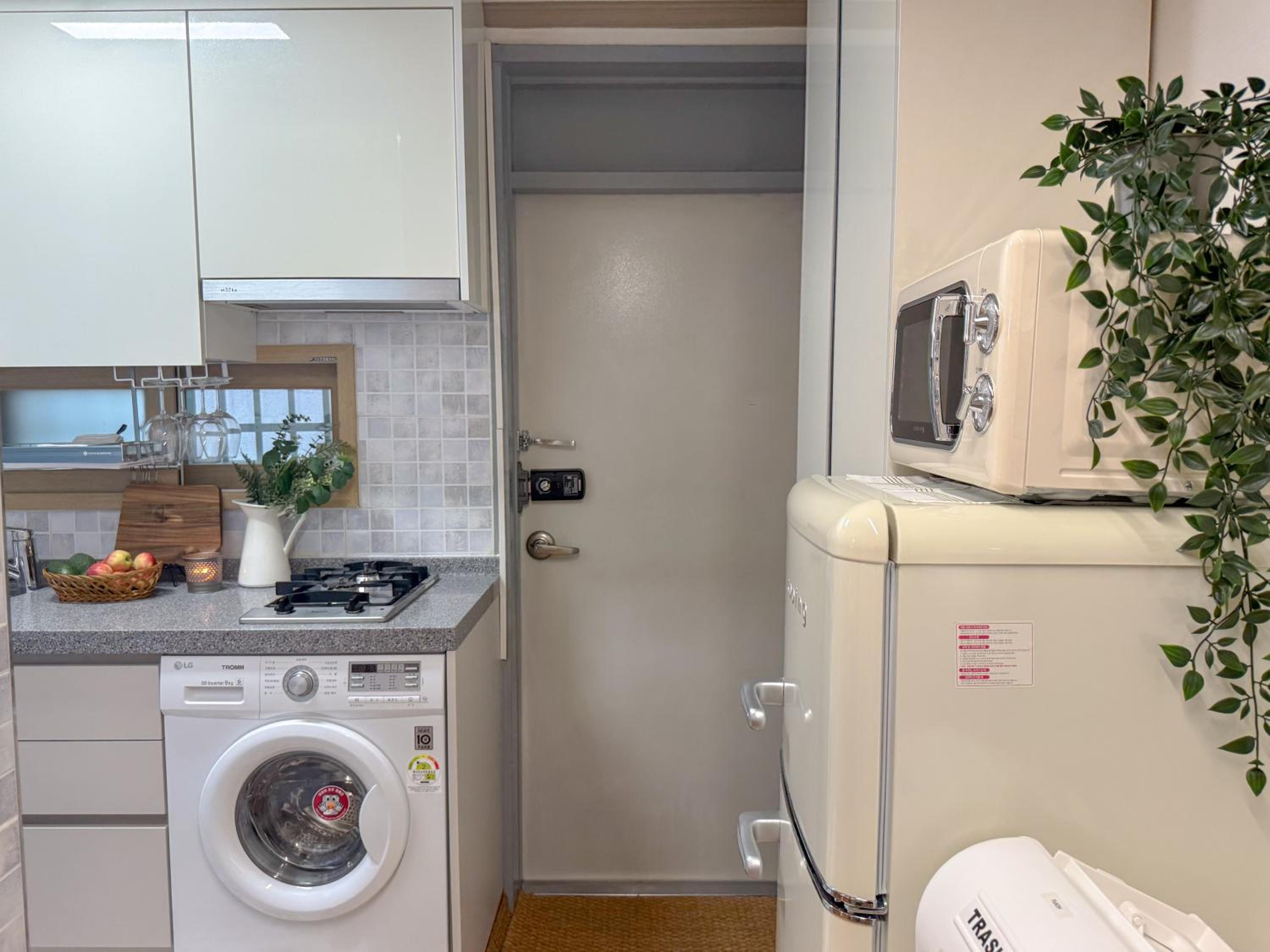 Konkuk University Station 2 Minute Walk Soft Rest in the City Near Seongsu