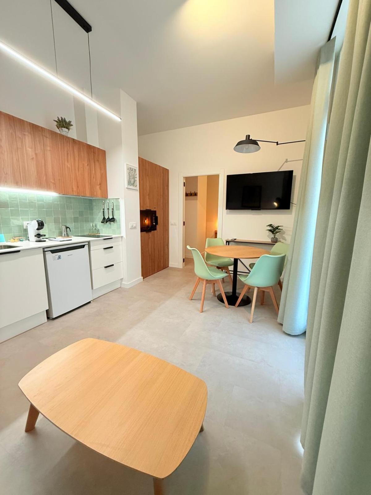 Travel Habitat Oceanografic Suites