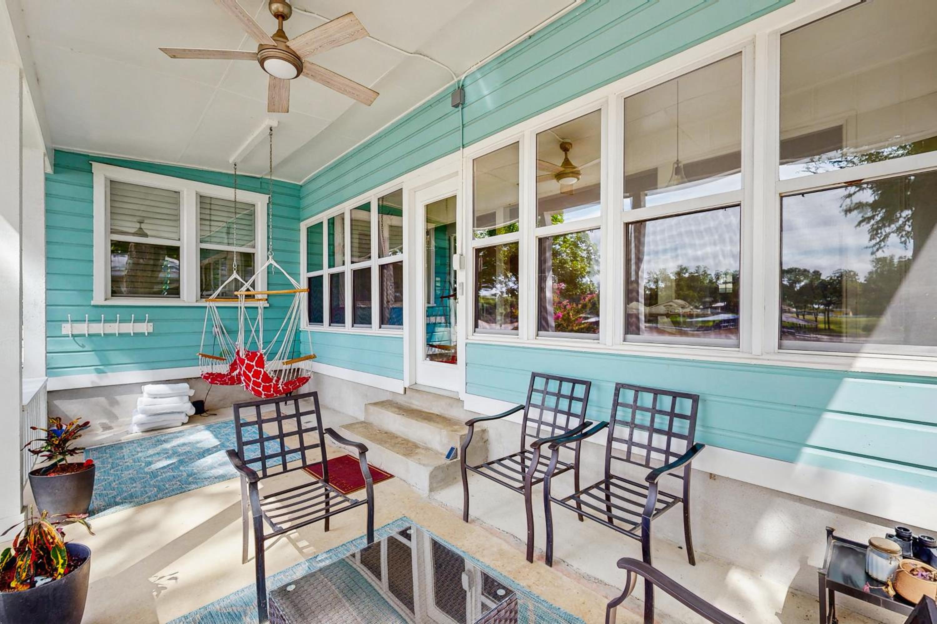 2 BR Lakefront Home W and Dock, Patio and BBQ Grill