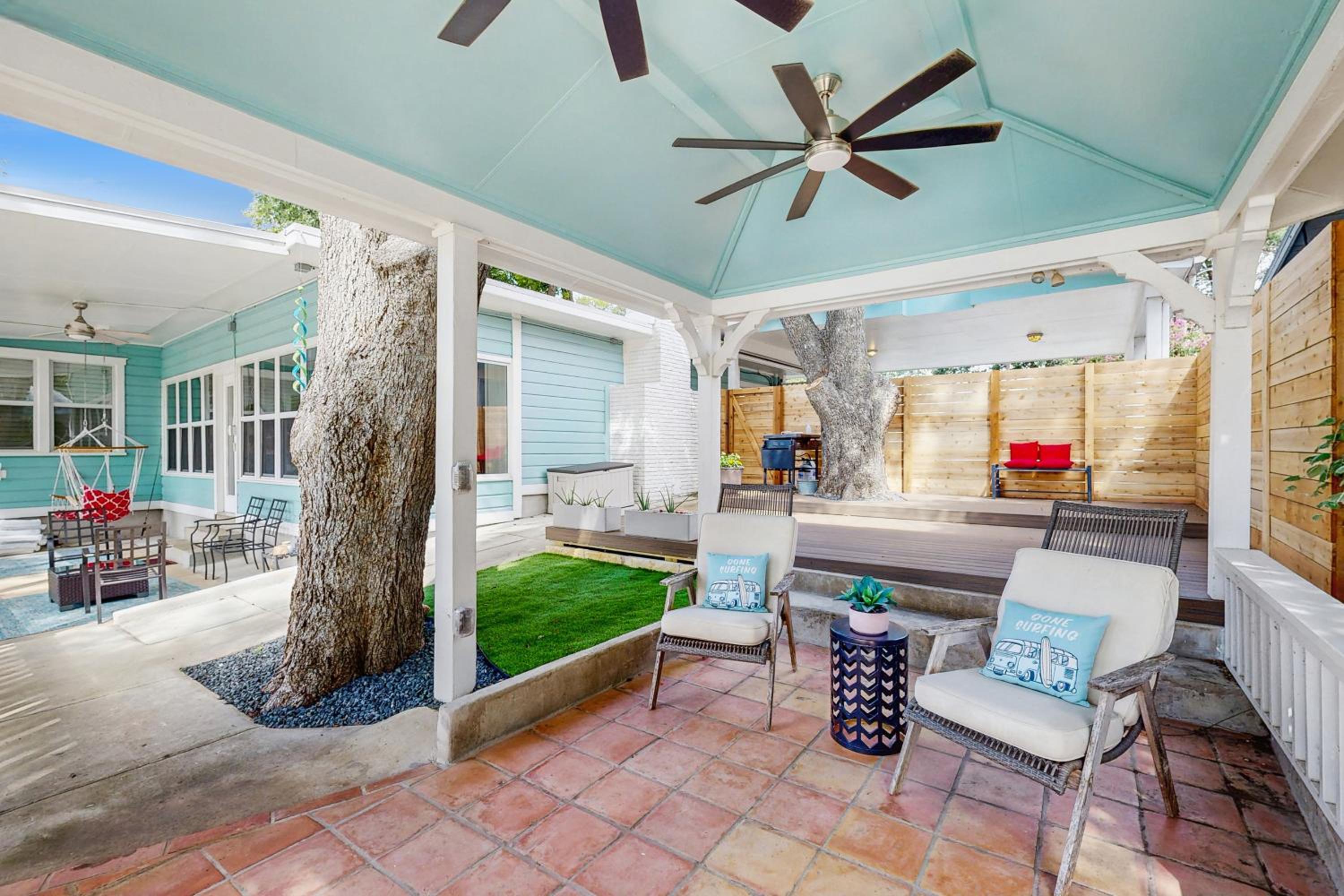 2 BR Lakefront Home W and Dock, Patio and BBQ Grill
