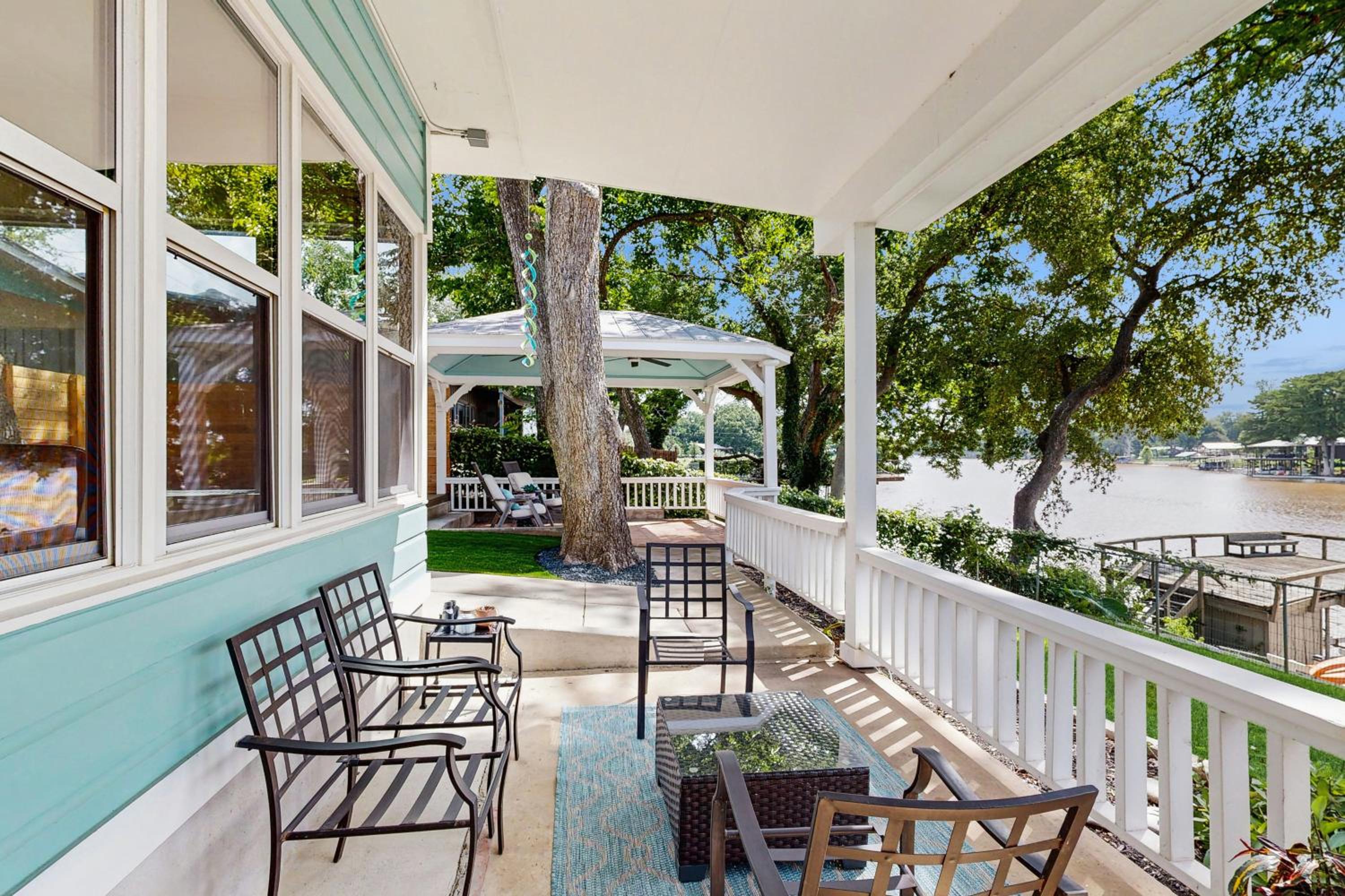2 BR Lakefront Home W and Dock, Patio and BBQ Grill