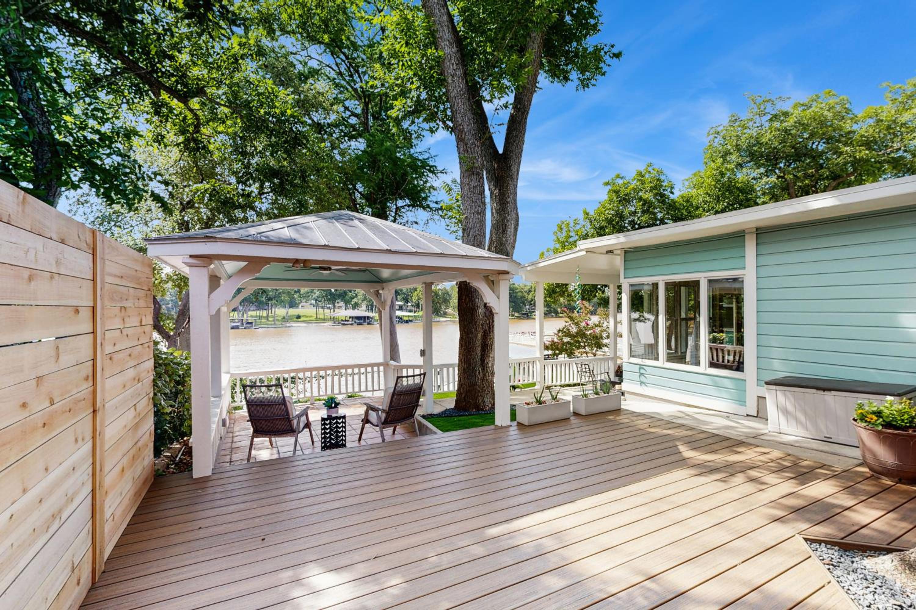 2 BR Lakefront Home W and Dock, Patio and BBQ Grill