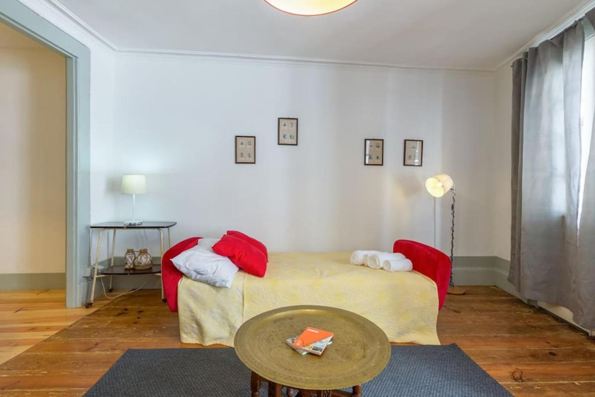 Charming Apartment by Hosty
