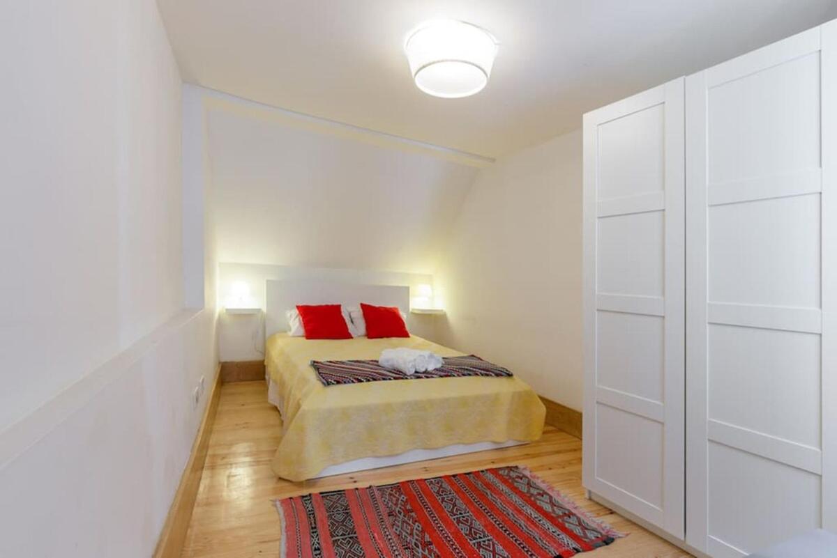 Charming Apartment by Hosty