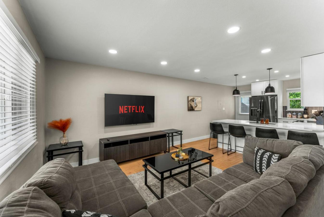 Stylish Arvada Duplex Central Access to Denver