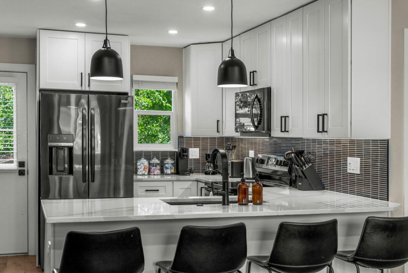 Stylish Arvada Duplex Central Access to Denver