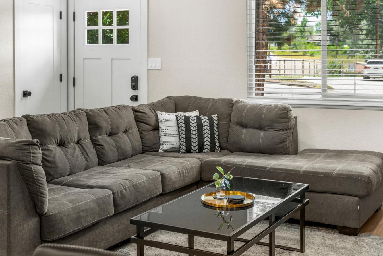 Stylish Arvada Duplex Central Access to Denver