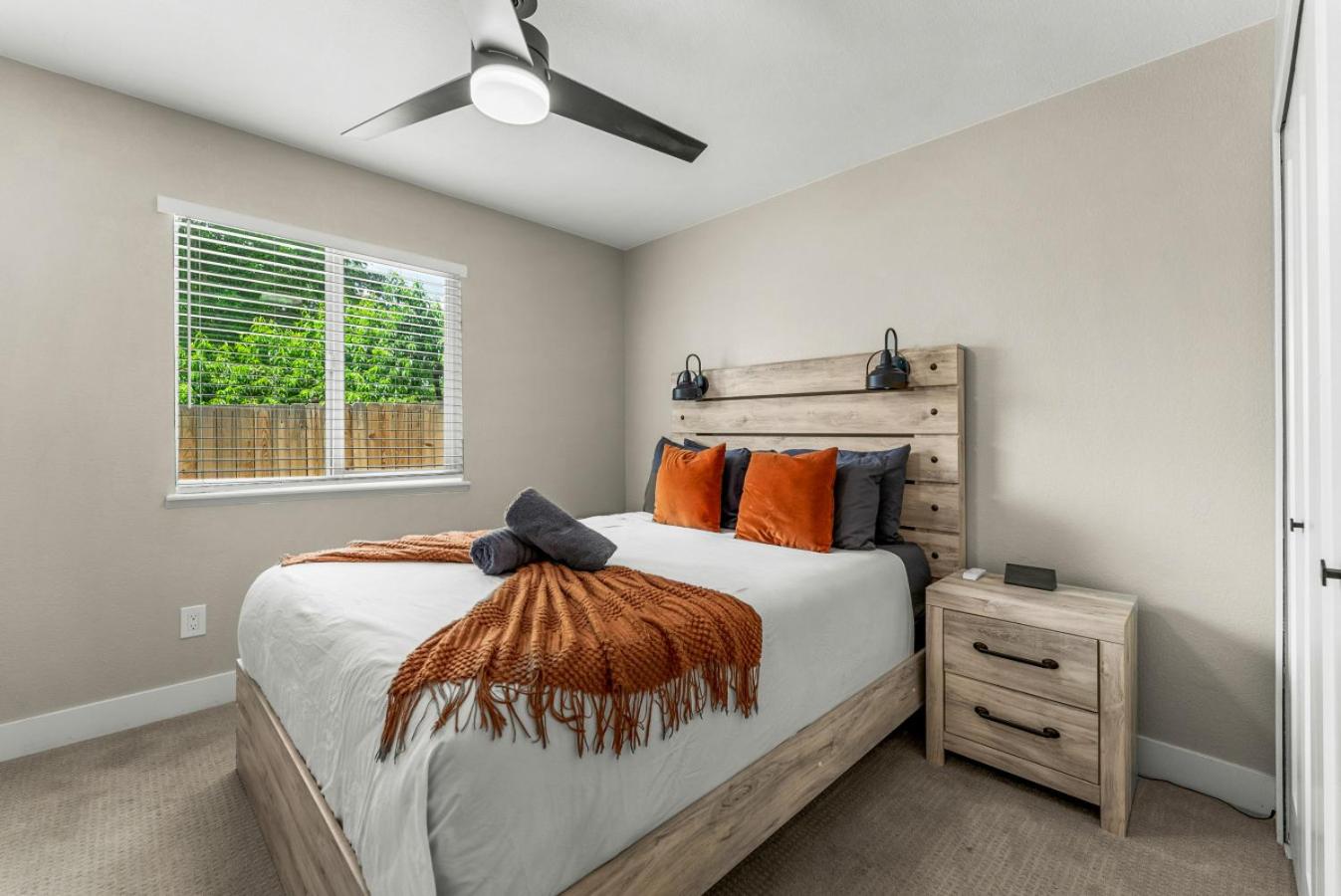 Stylish Arvada Duplex Central Access to Denver