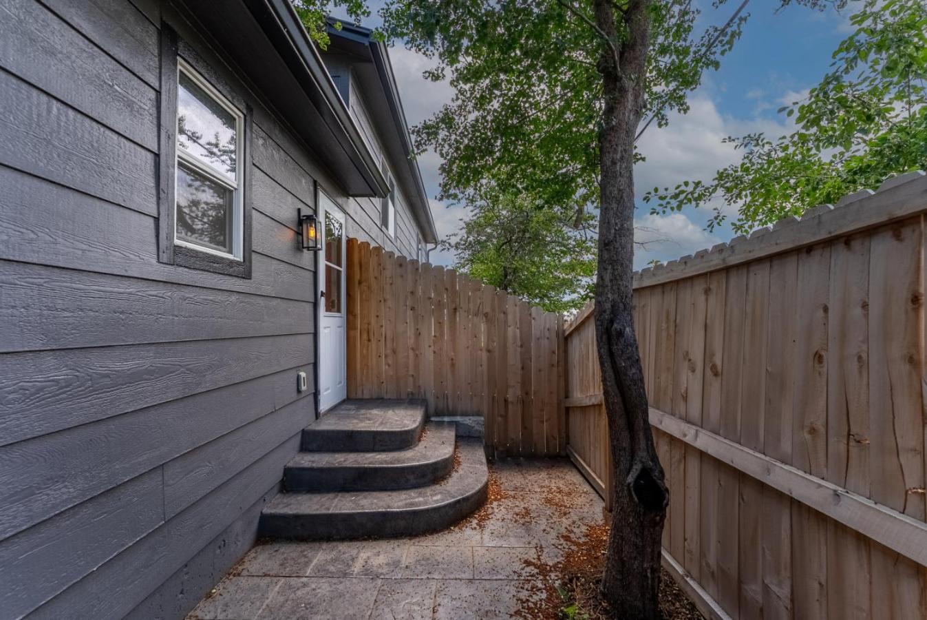 Stylish Arvada Duplex Central Access to Denver