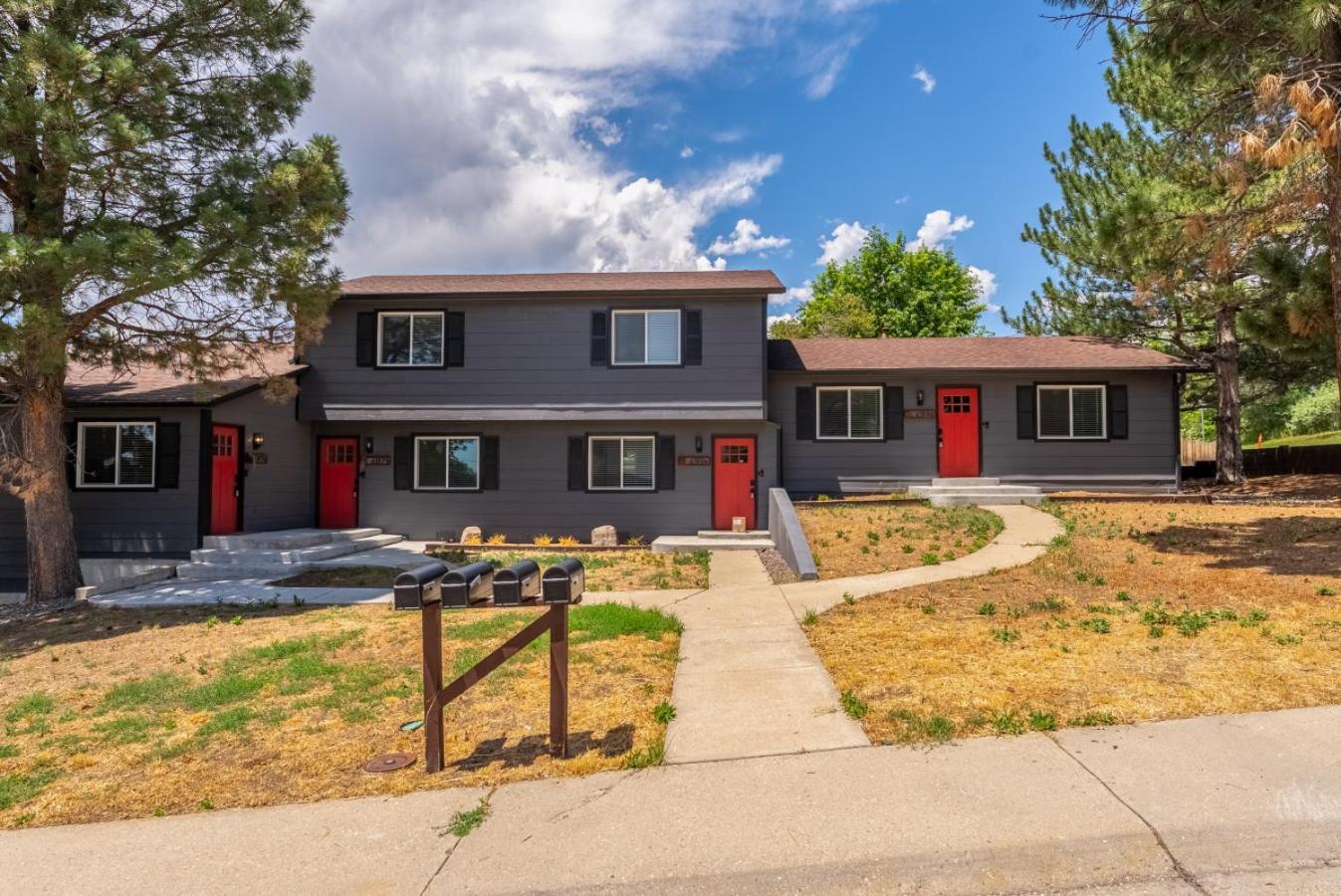 Stylish Arvada Duplex Central Access to Denver
