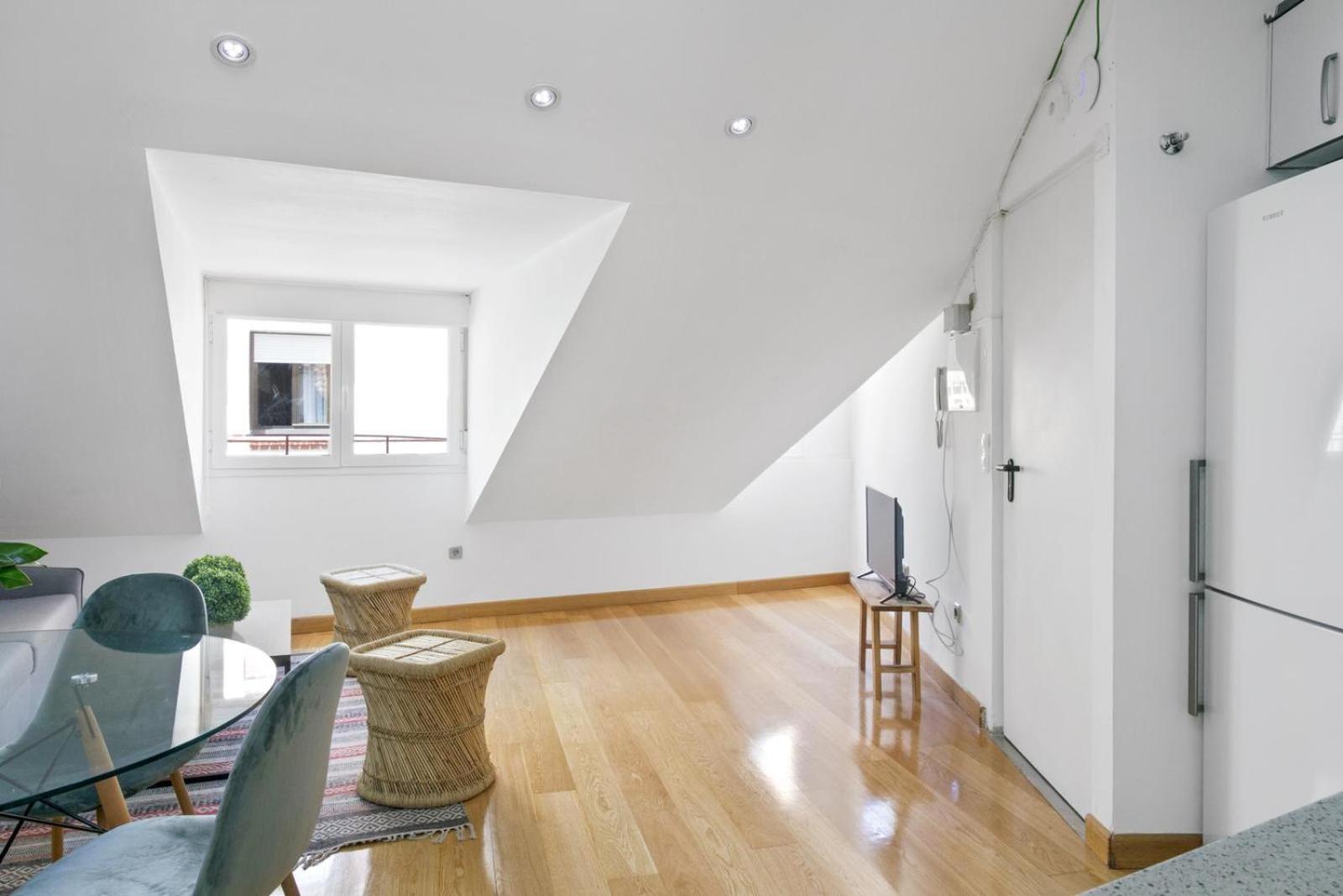 AH - Ático con estilo y luz en el corazón de Madrid