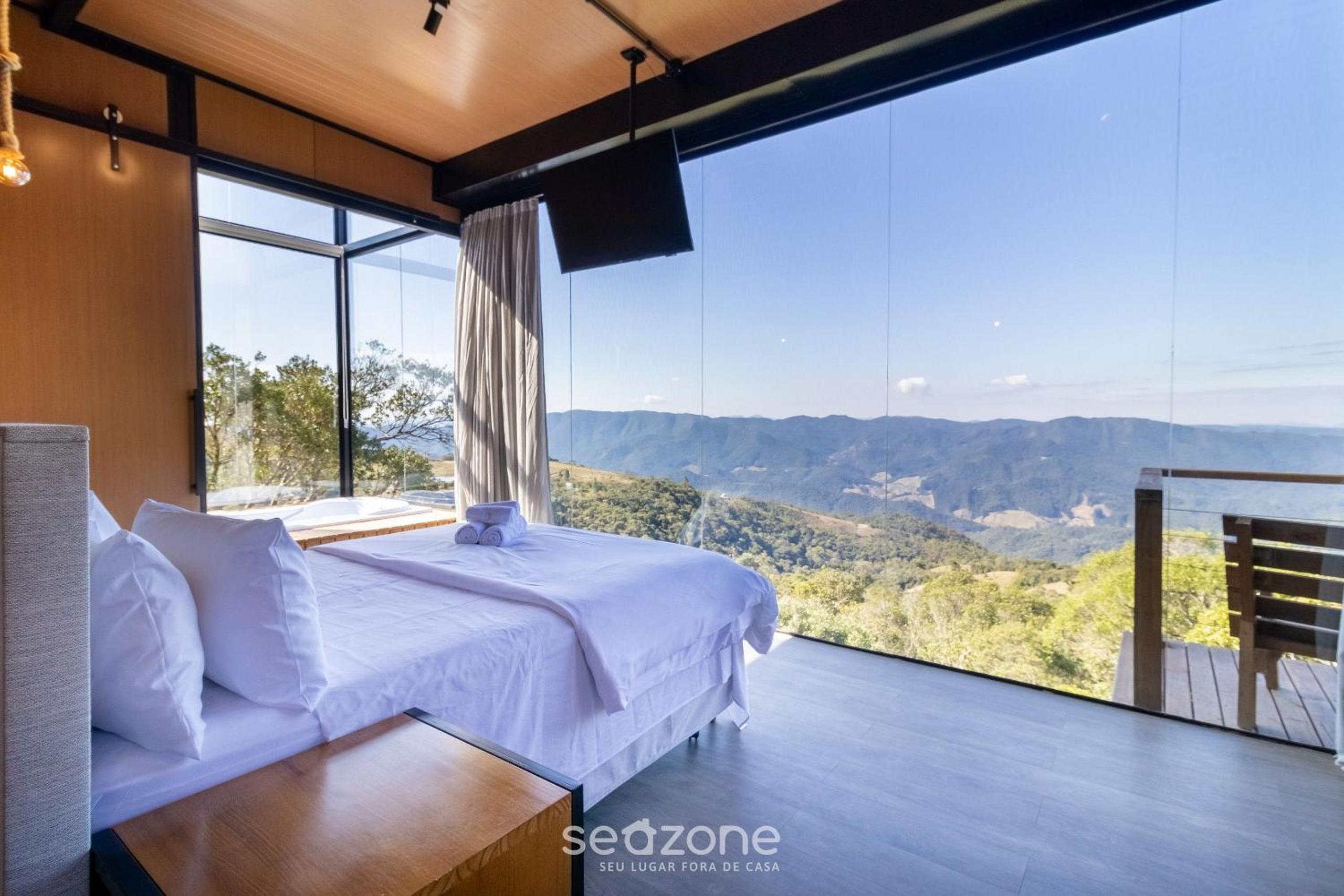 Romantic cabin with mountain views VST037