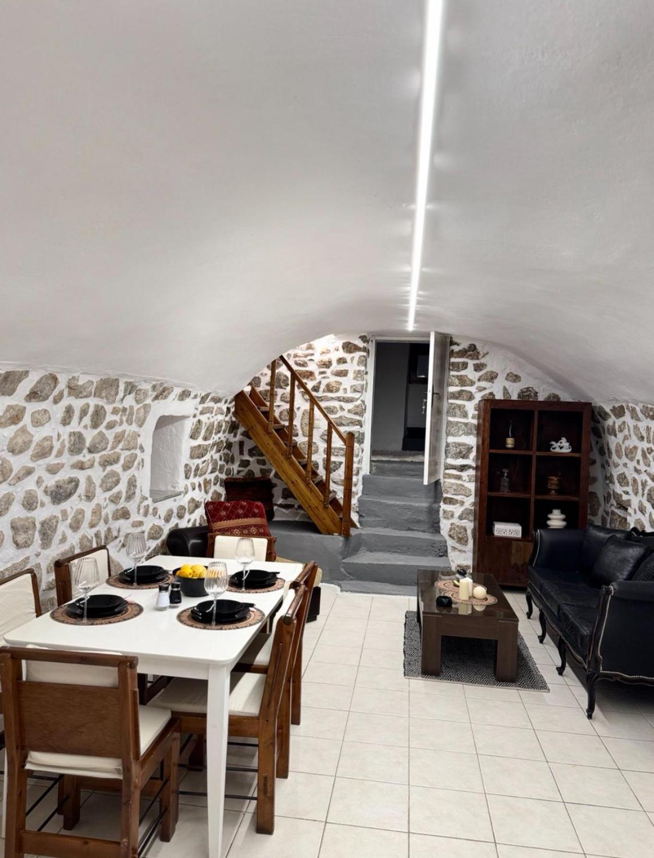 Lithos Areopoli Traditional House