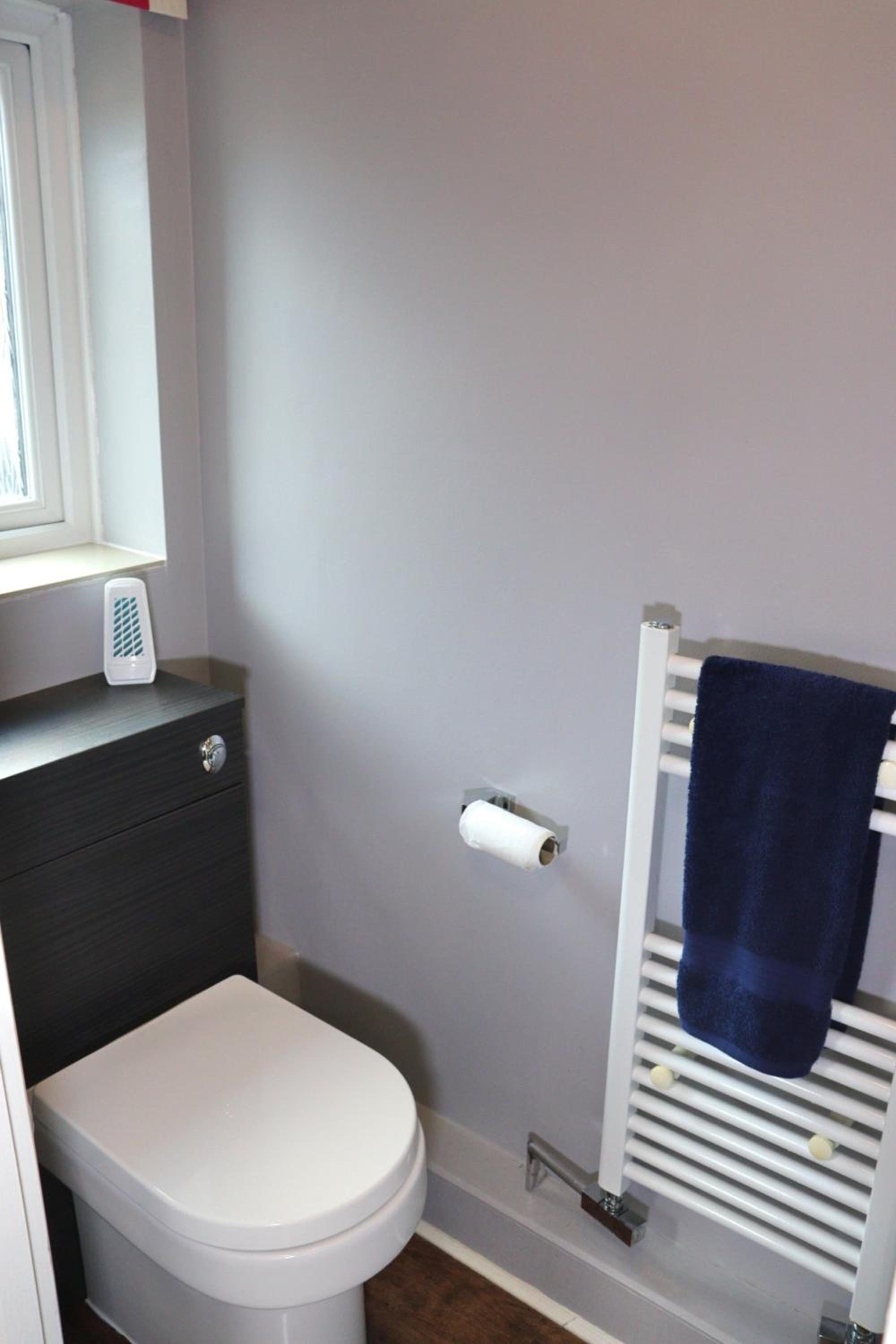 Heathrow Modern House with Parking & Fast WiFi
