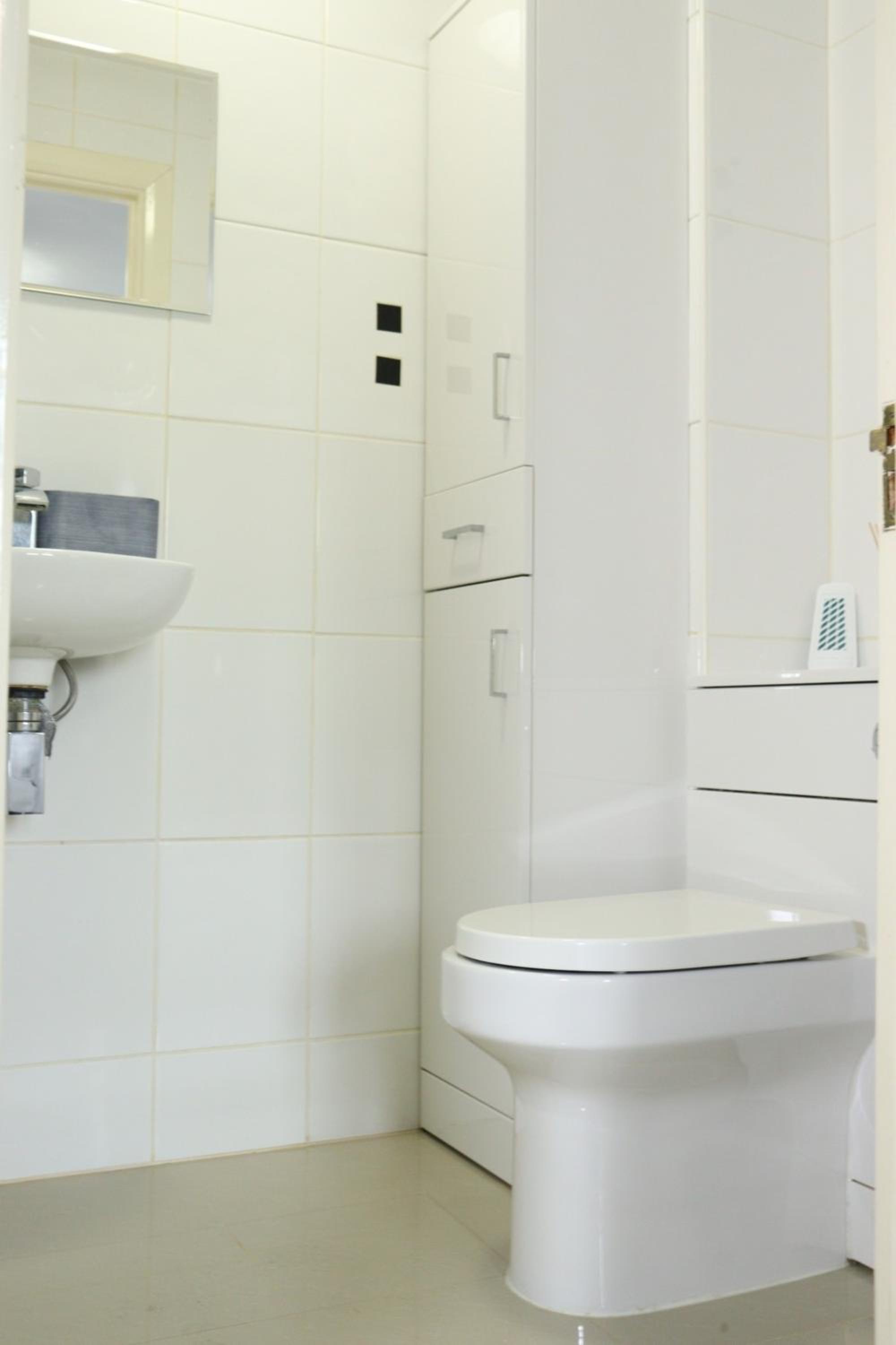 Heathrow Modern House with Parking & Fast WiFi