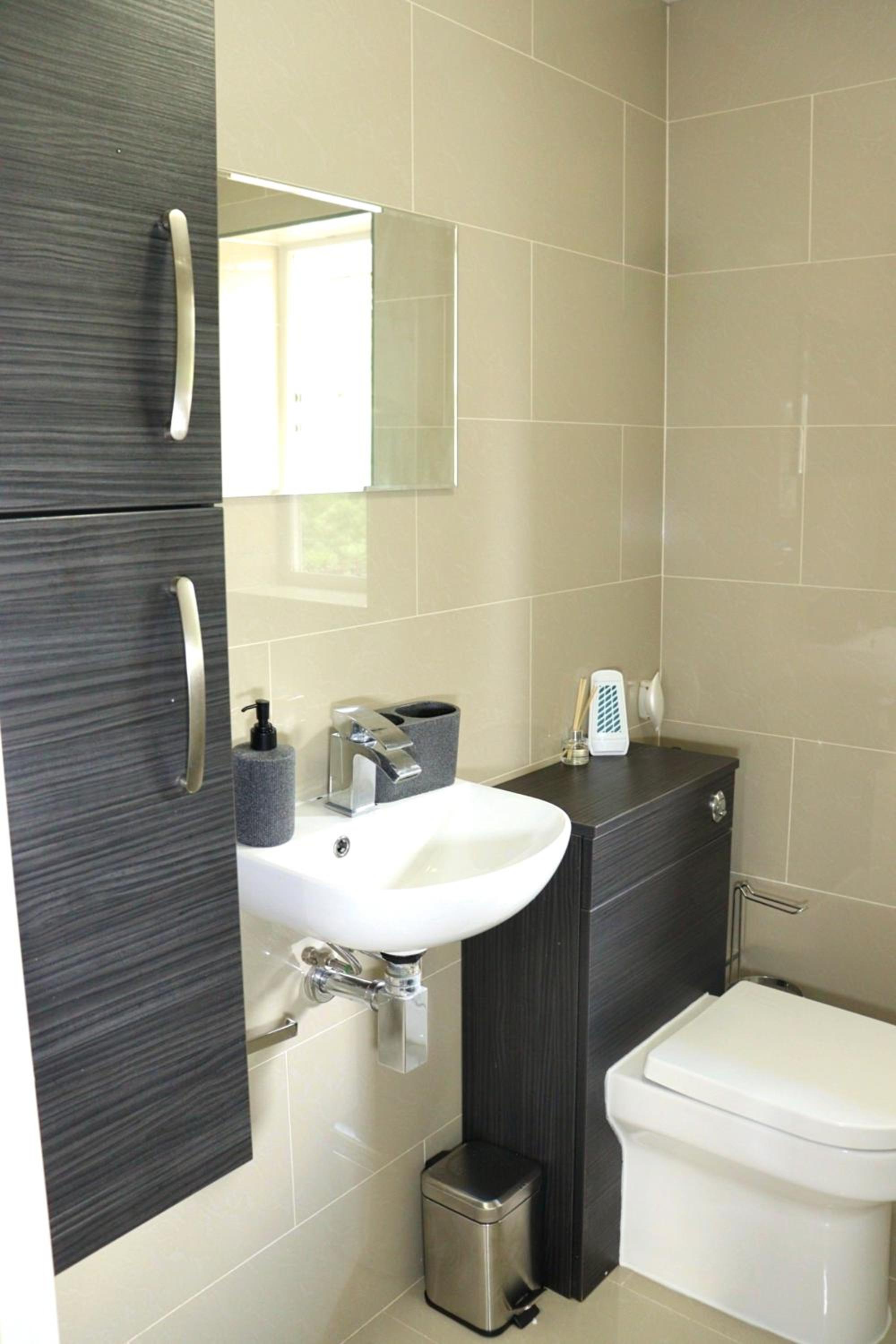 Heathrow Modern House with Parking & Fast WiFi