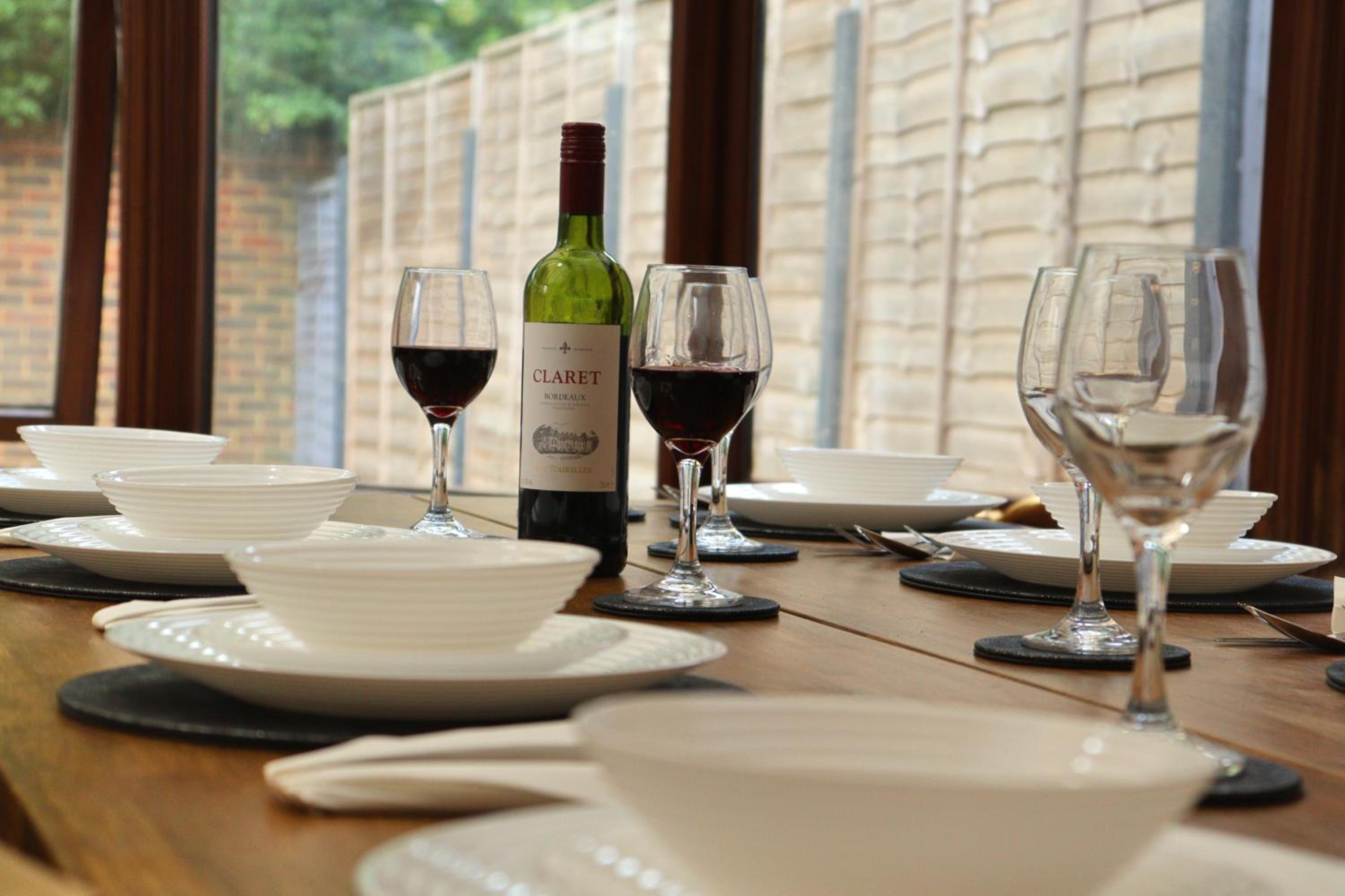 Heathrow Modern House with Parking & Fast WiFi