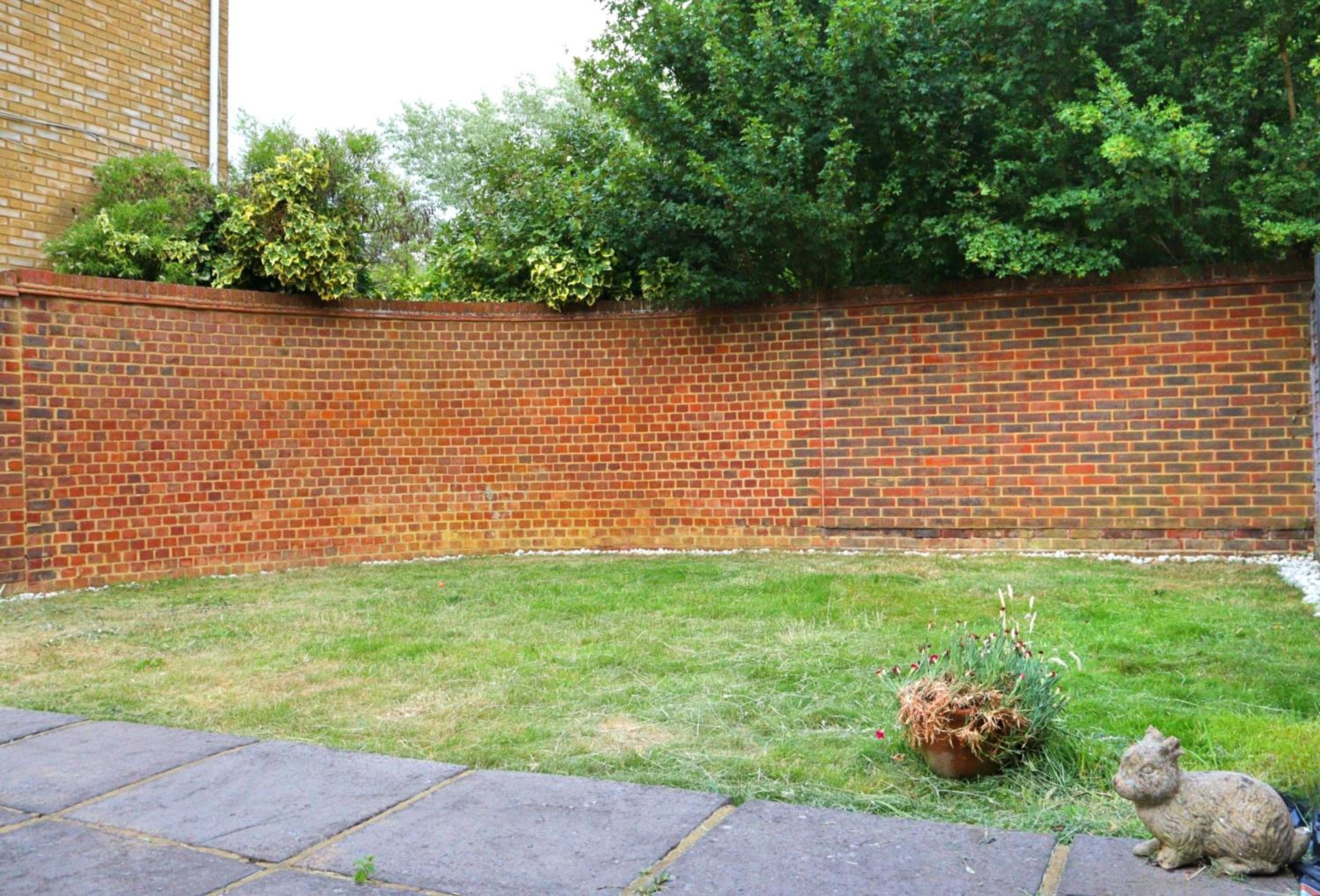 Heathrow Modern House with Parking & Fast WiFi