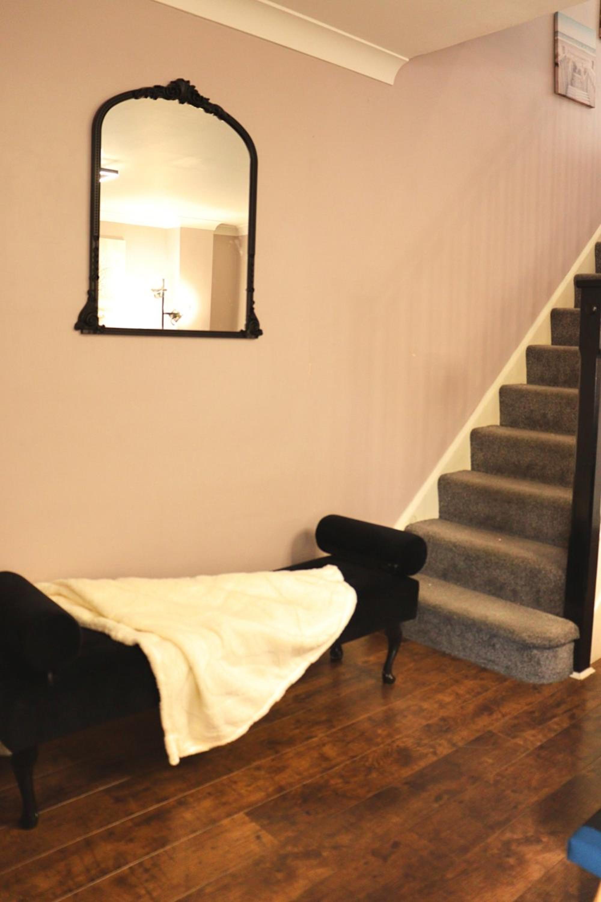 Heathrow Modern House with Parking & Fast WiFi