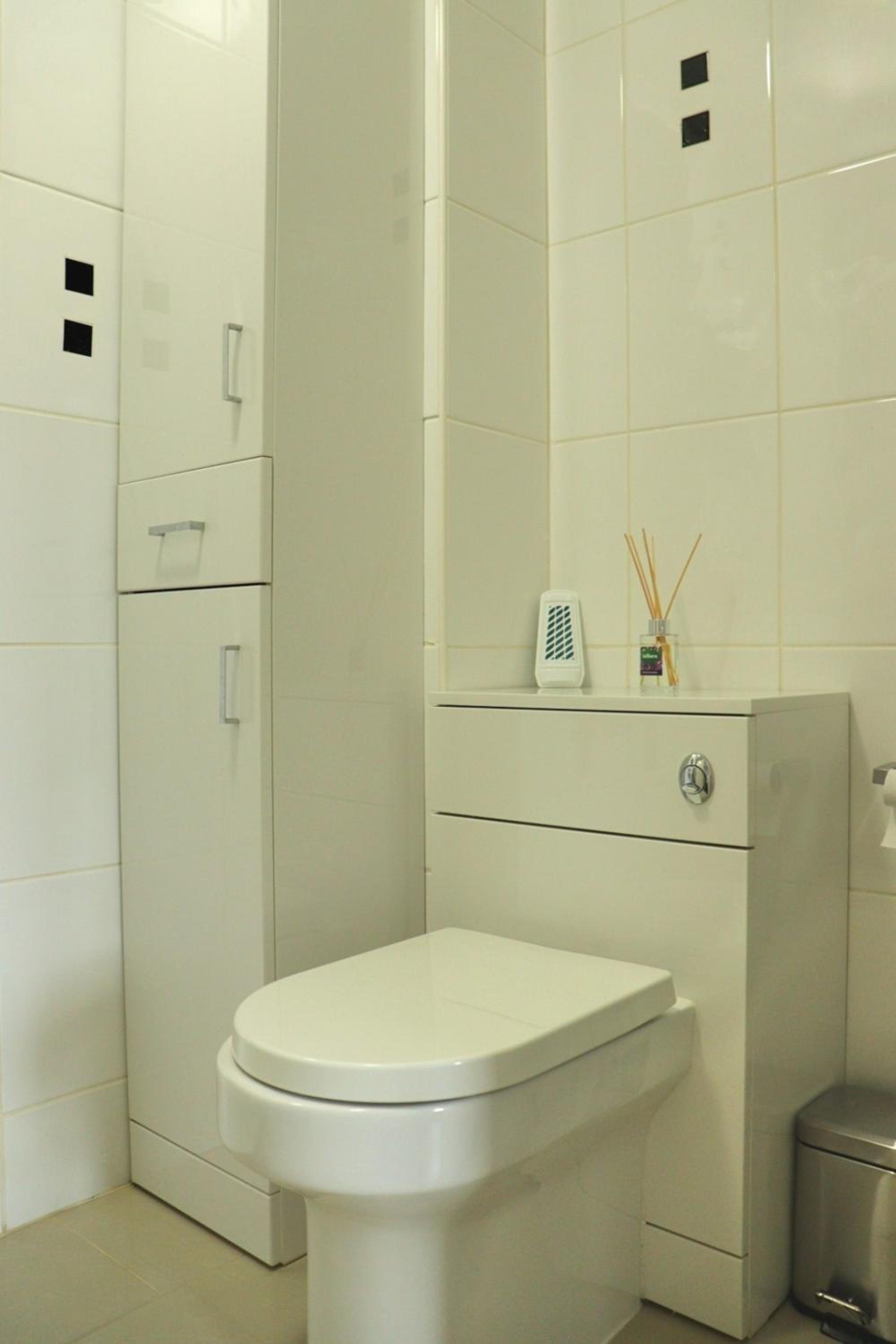 Heathrow Modern House with Parking & Fast WiFi