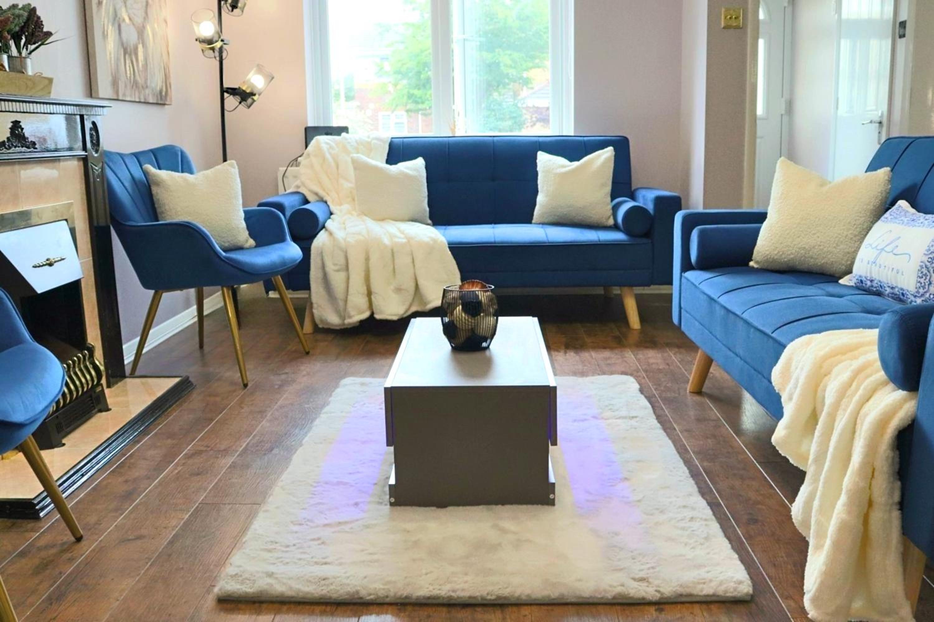 Heathrow Modern House with Parking & Fast WiFi