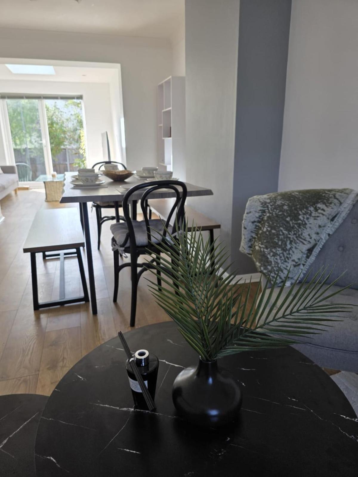 Charming Canterbury Central 3 Bedroom House - Garden views