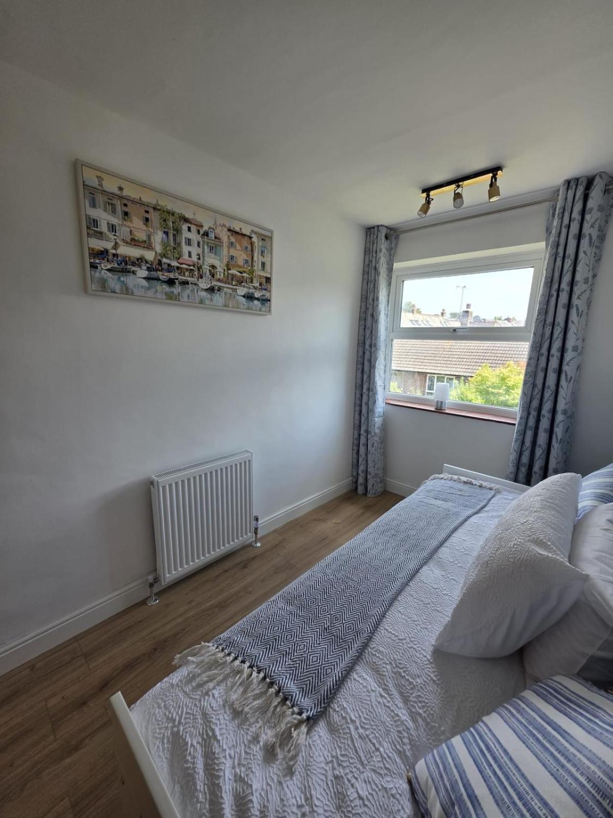 Charming Canterbury Central 3 Bedroom House - Garden views