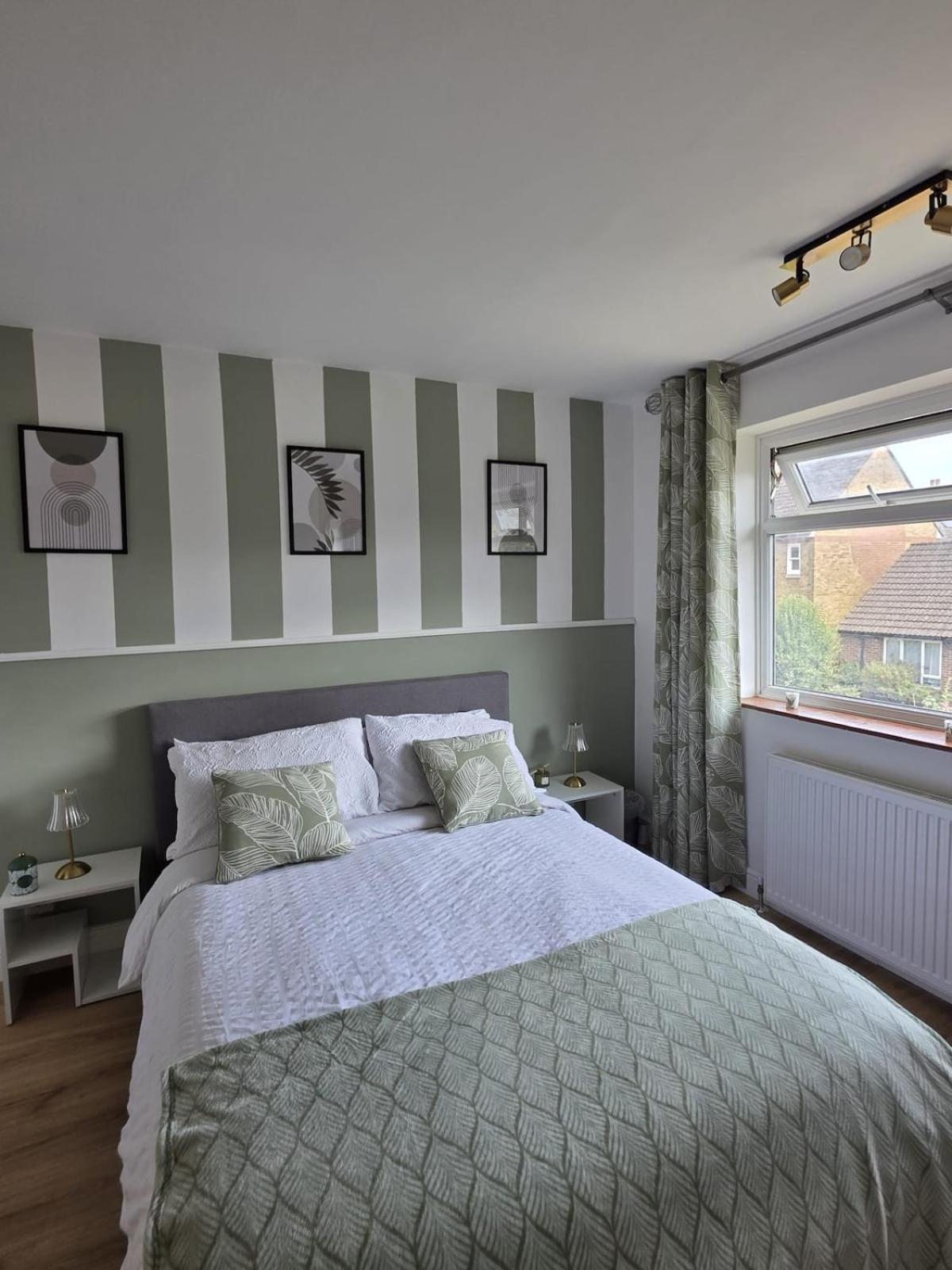 Charming Canterbury Central 3 Bedroom House - Garden views