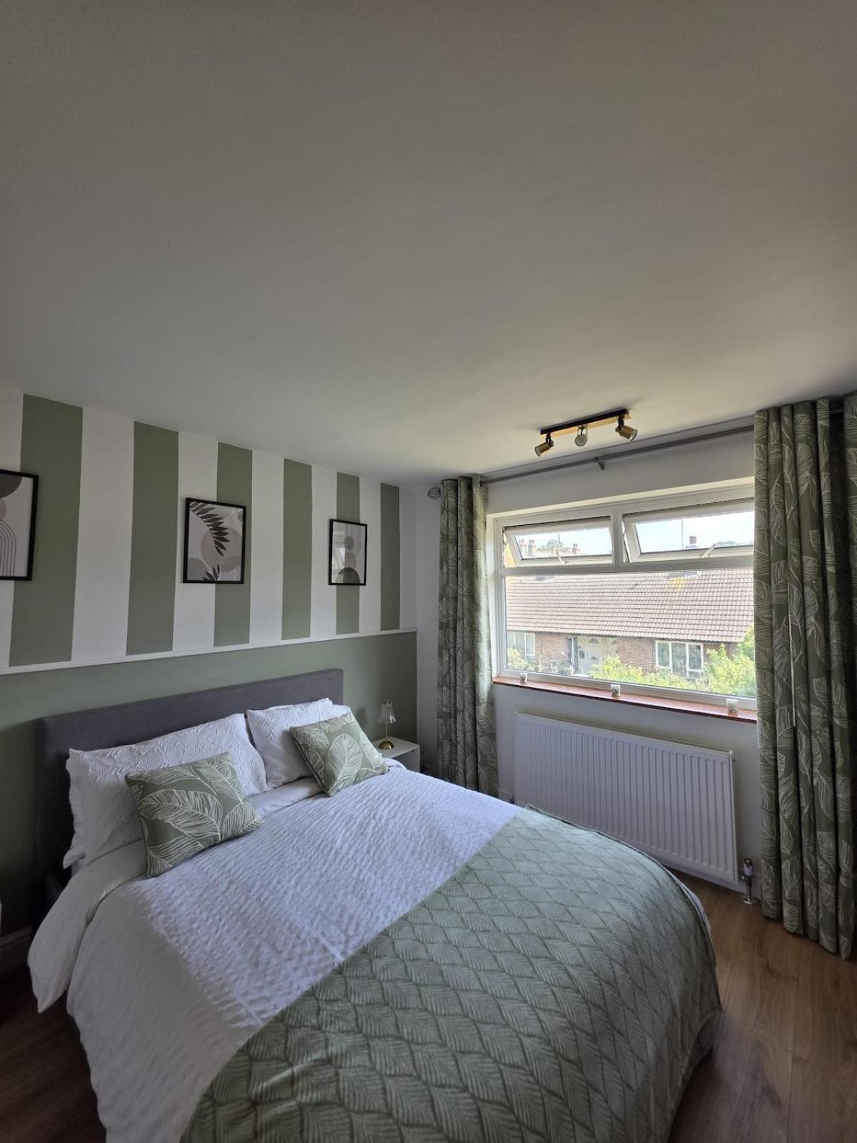 Charming Canterbury Central 3 Bedroom House - Garden views