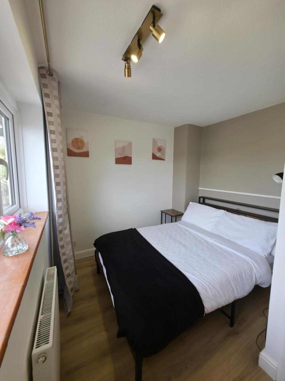 Charming Canterbury Central 3 Bedroom House - Garden views