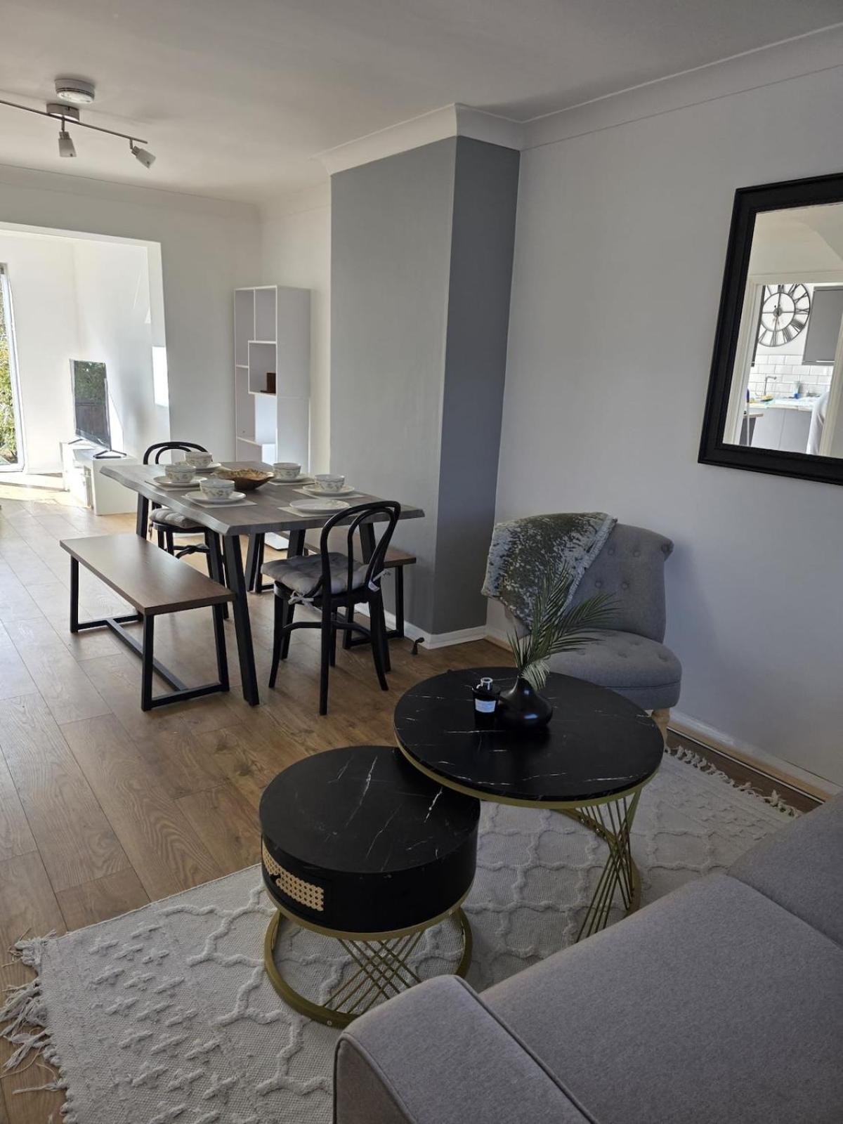 Charming Canterbury Central 3 Bedroom House - Garden views