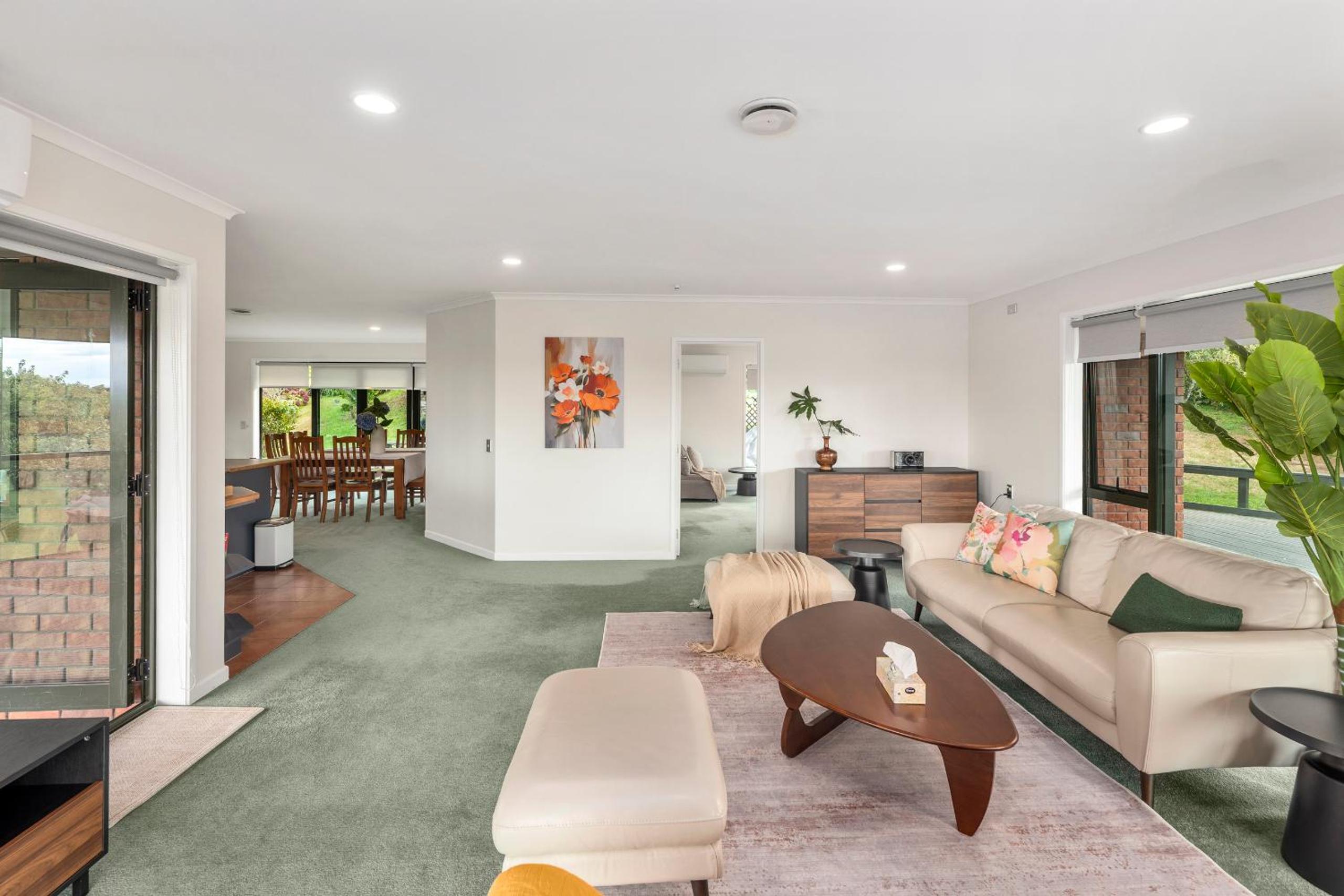 Spacious Rotorua Family Retreat with Huge Garden - Up to 11 Guests