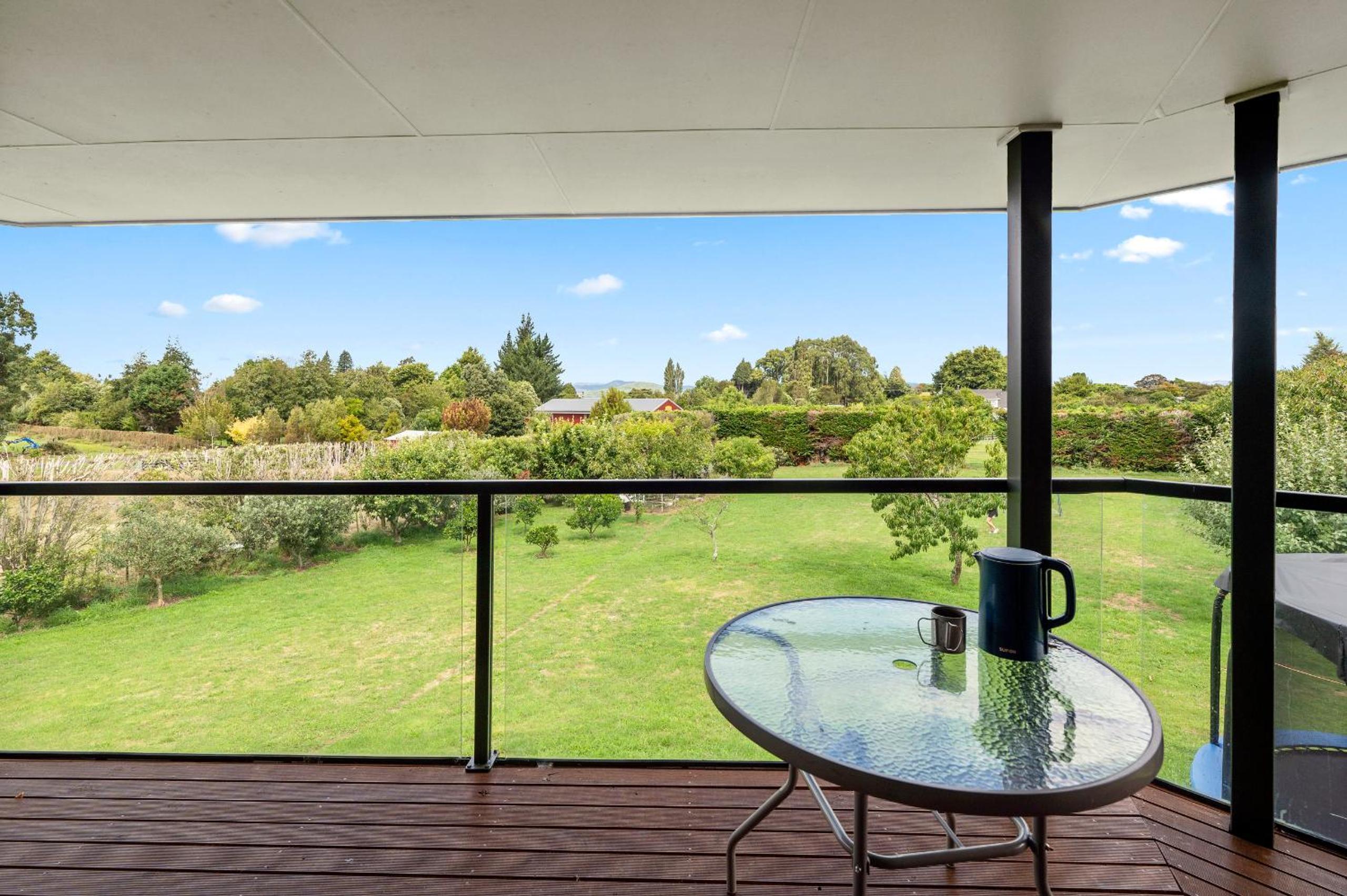 Spacious Rotorua Family Retreat with Huge Garden - Up to 11 Guests