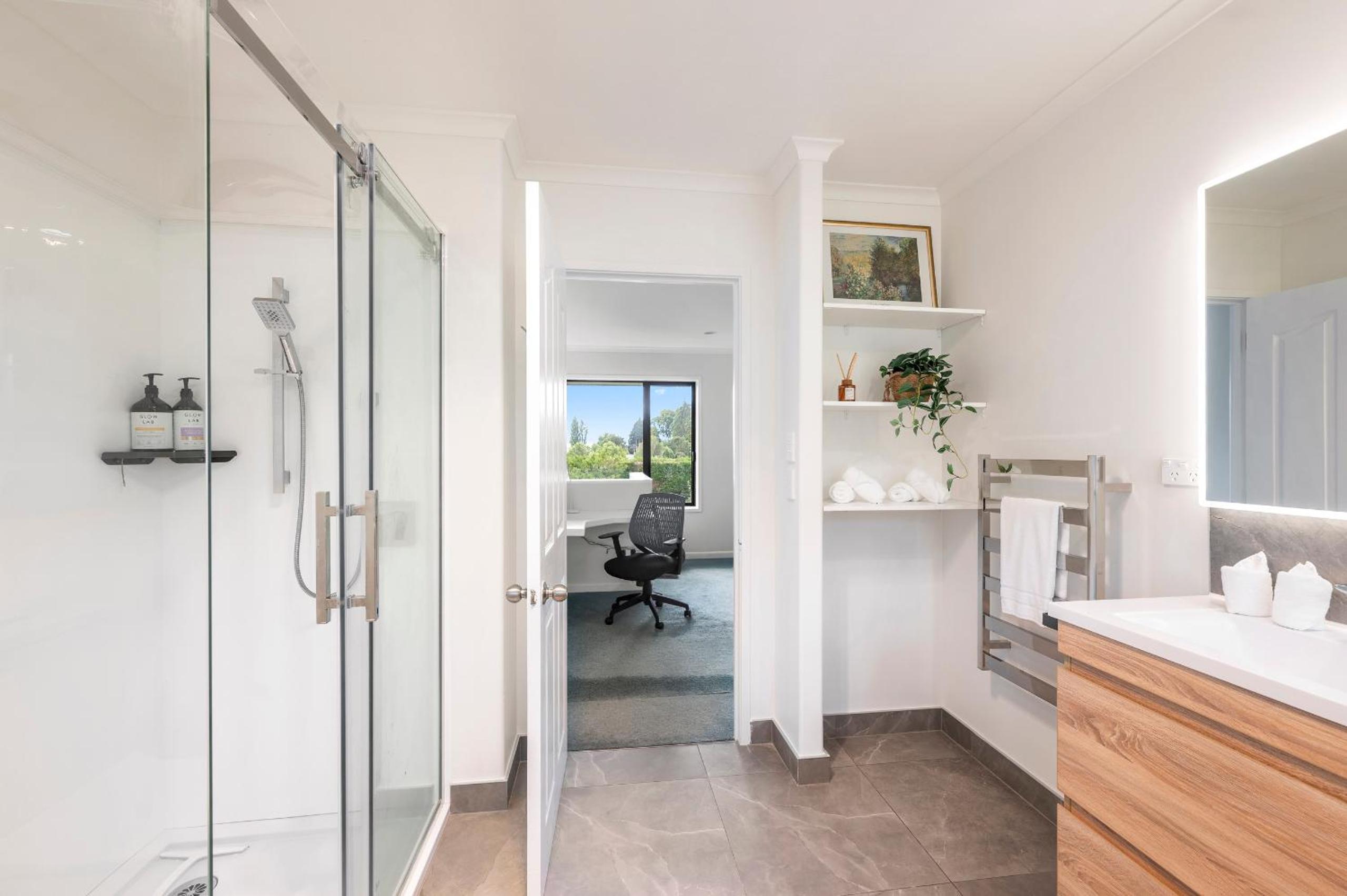 Spacious Rotorua Family Retreat with Huge Garden - Up to 11 Guests