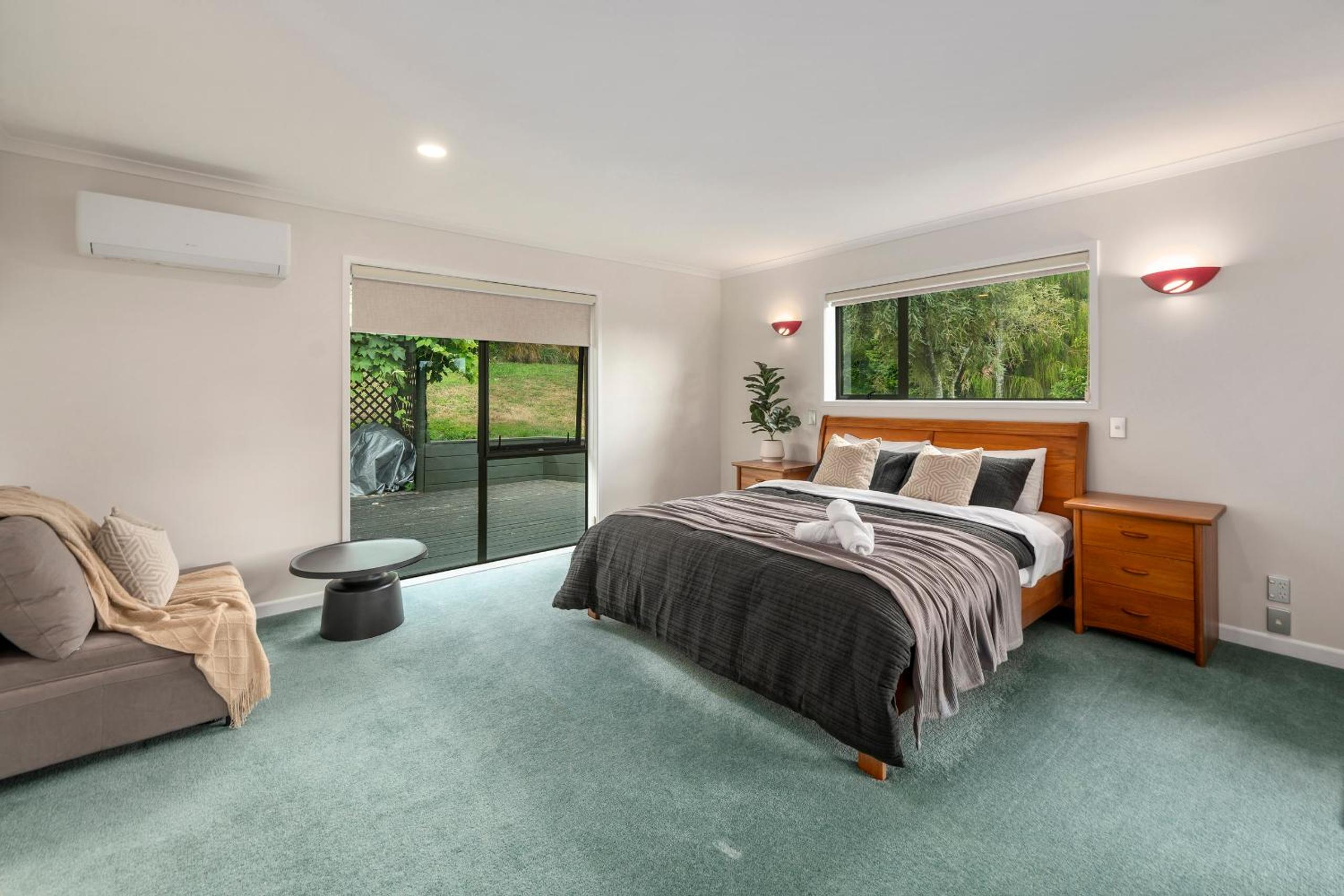 Spacious Rotorua Family Retreat with Huge Garden - Up to 11 Guests
