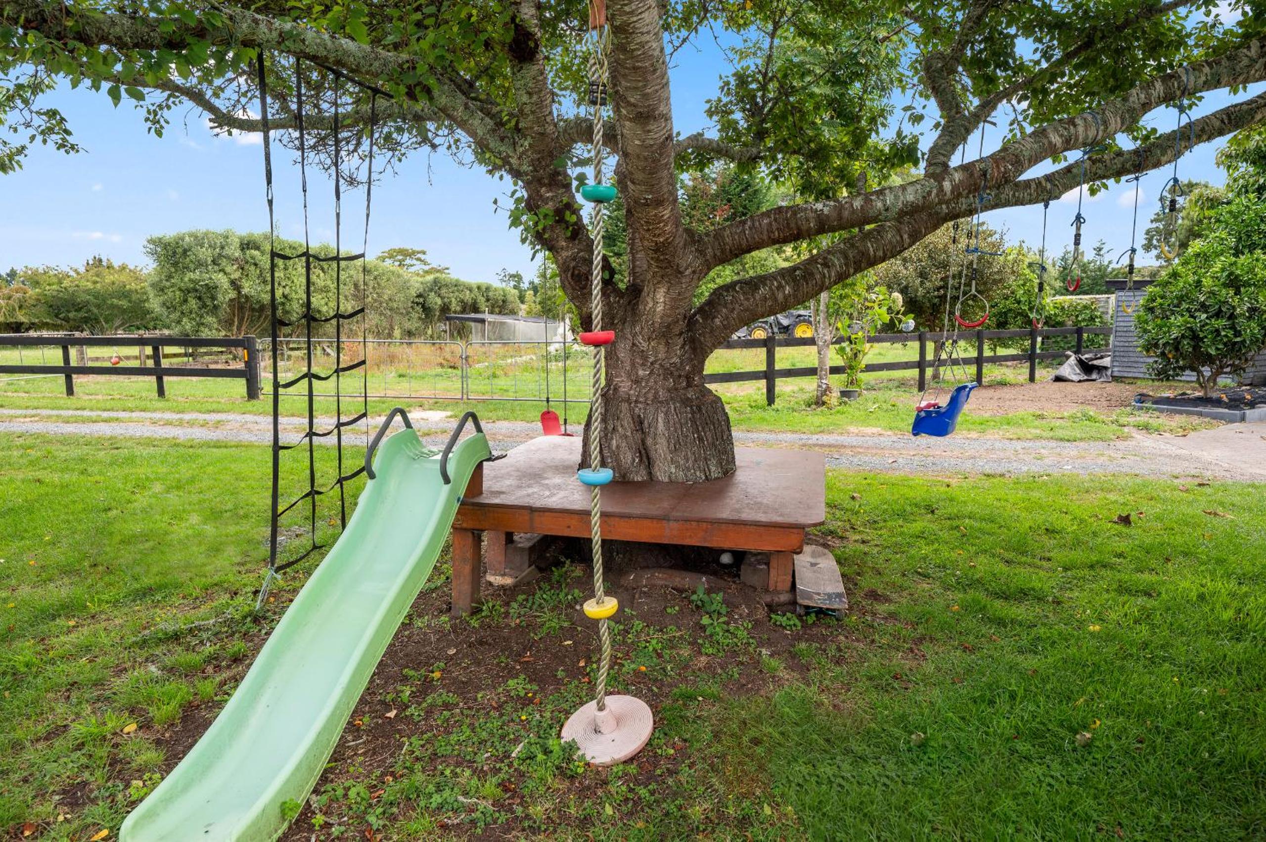 Spacious Rotorua Family Retreat with Huge Garden - Up to 11 Guests