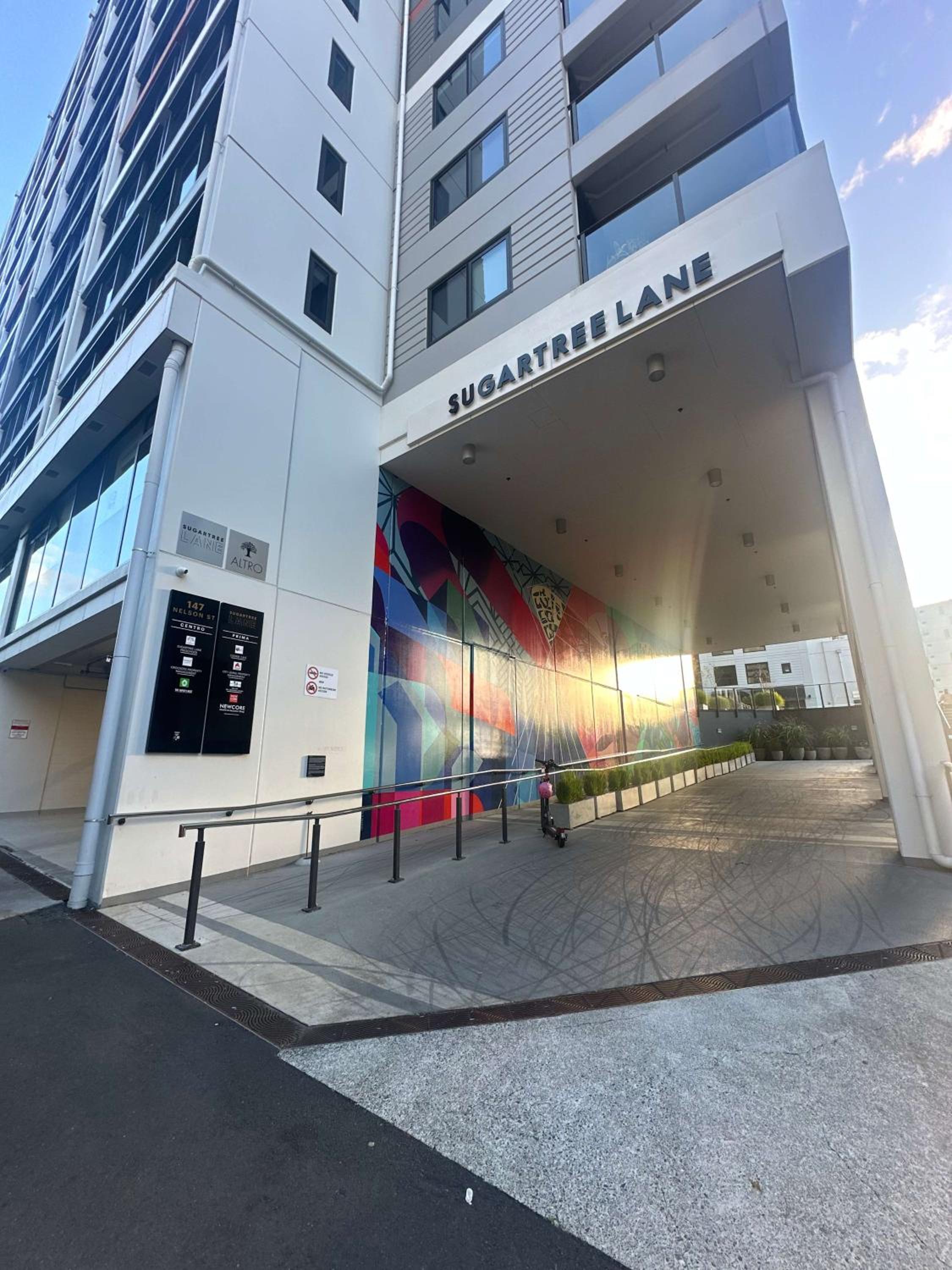 Spacious 3BR in Auckland CBD w Parking, Sky City Views