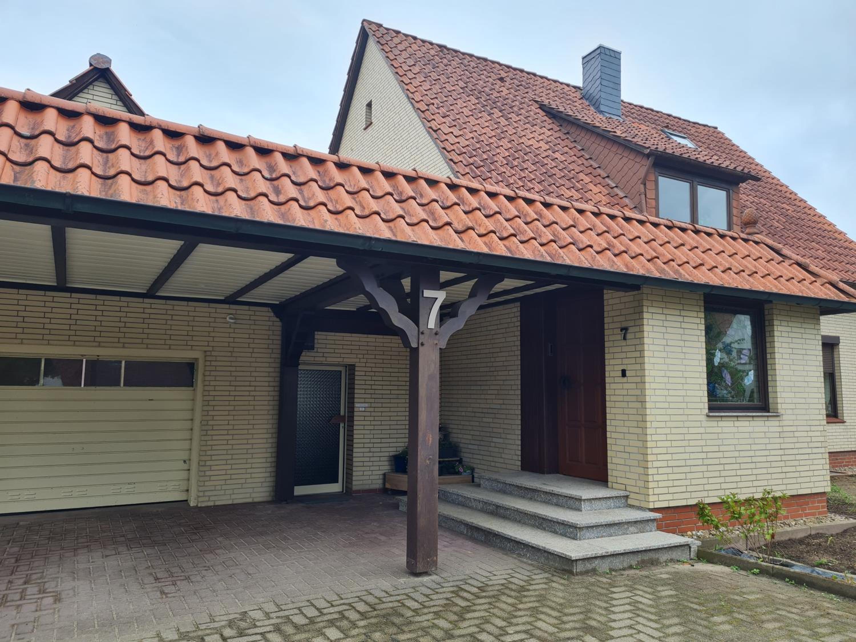 Große 4-Personen-Wohnung mit 3 Schlafzimmern & Parkplatz ruhig gelegen