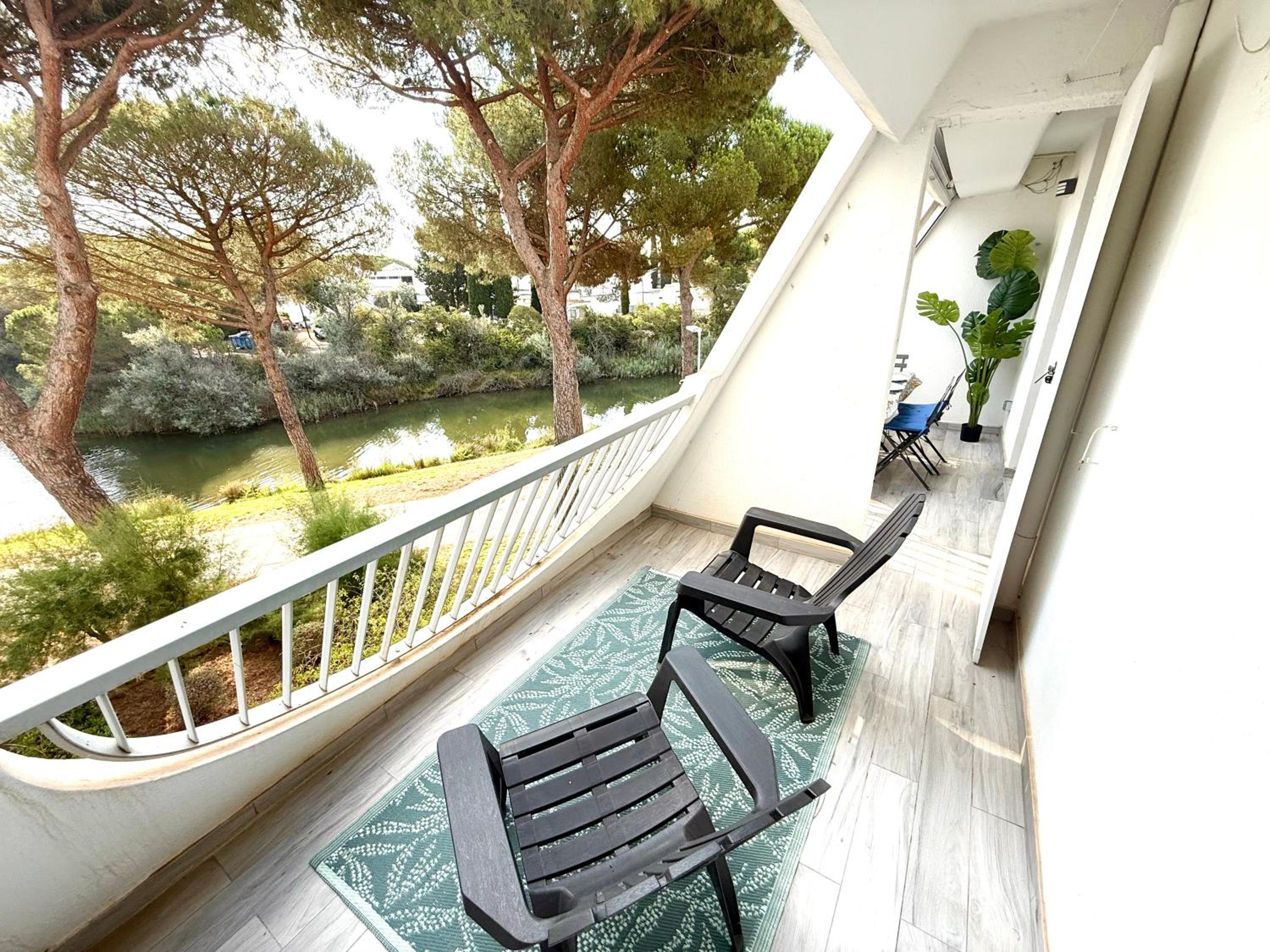 Studio 4pers La Grande Motte Ponant, Vue exceptionnelle lac, double terrasse, Parking, base nautique, golf & plage à pied, draps & serviettes fournis - 2èm