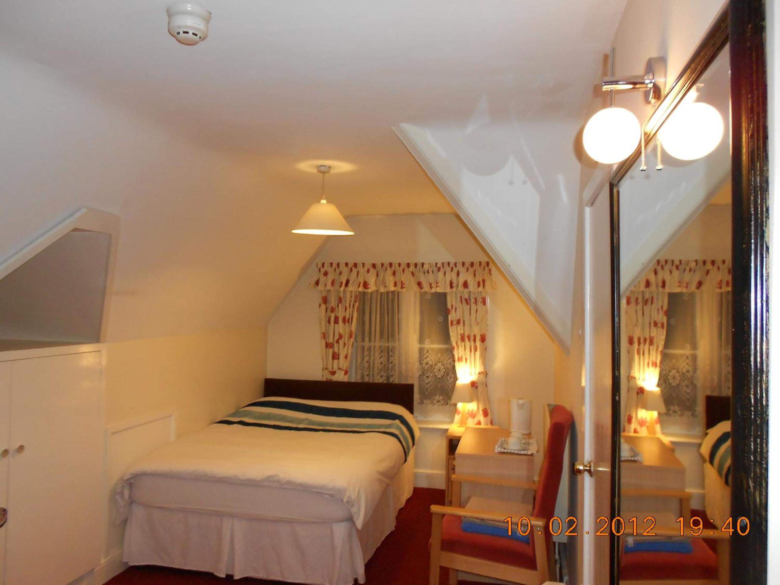 Acorn Lodge Guest House - Free parking